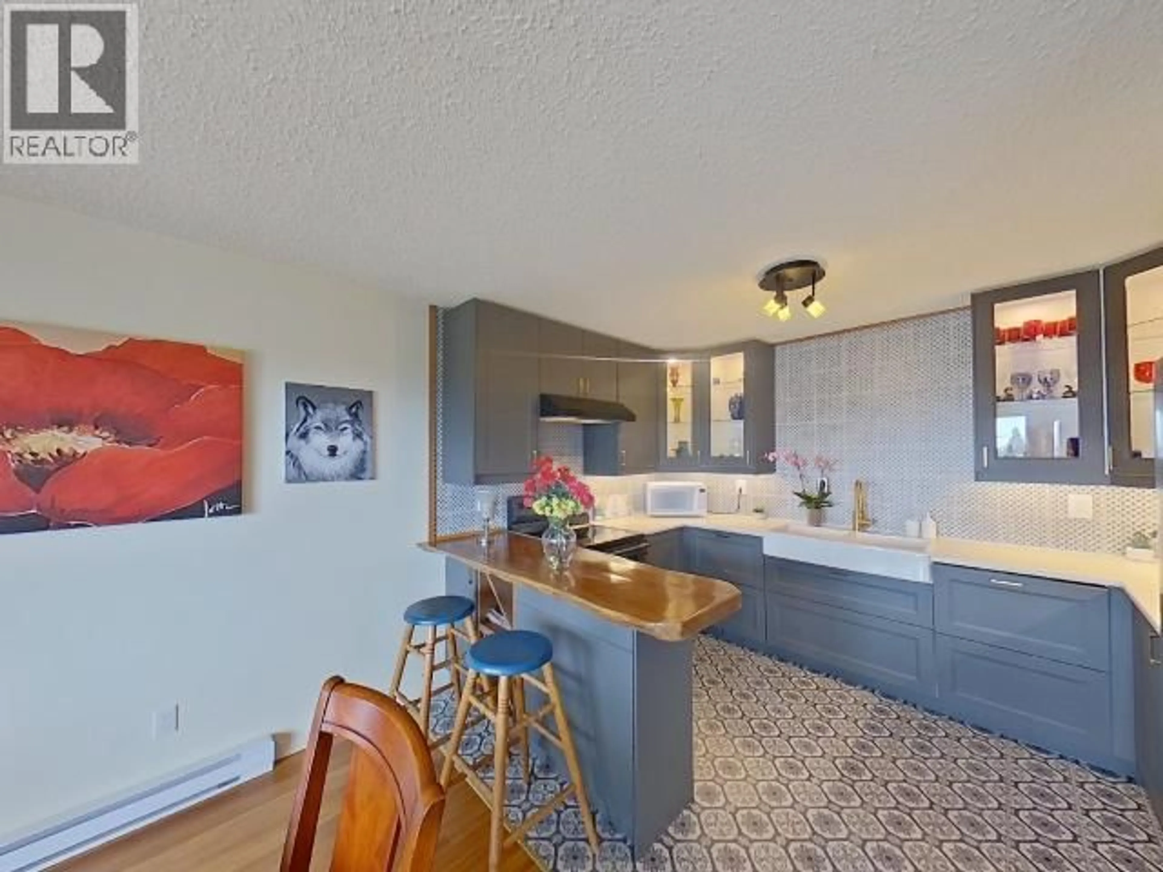 Open concept kitchen, ceramic/tile floor for 6 - 4420 QUEBEC AVE, Powell River British Columbia V8A5L5