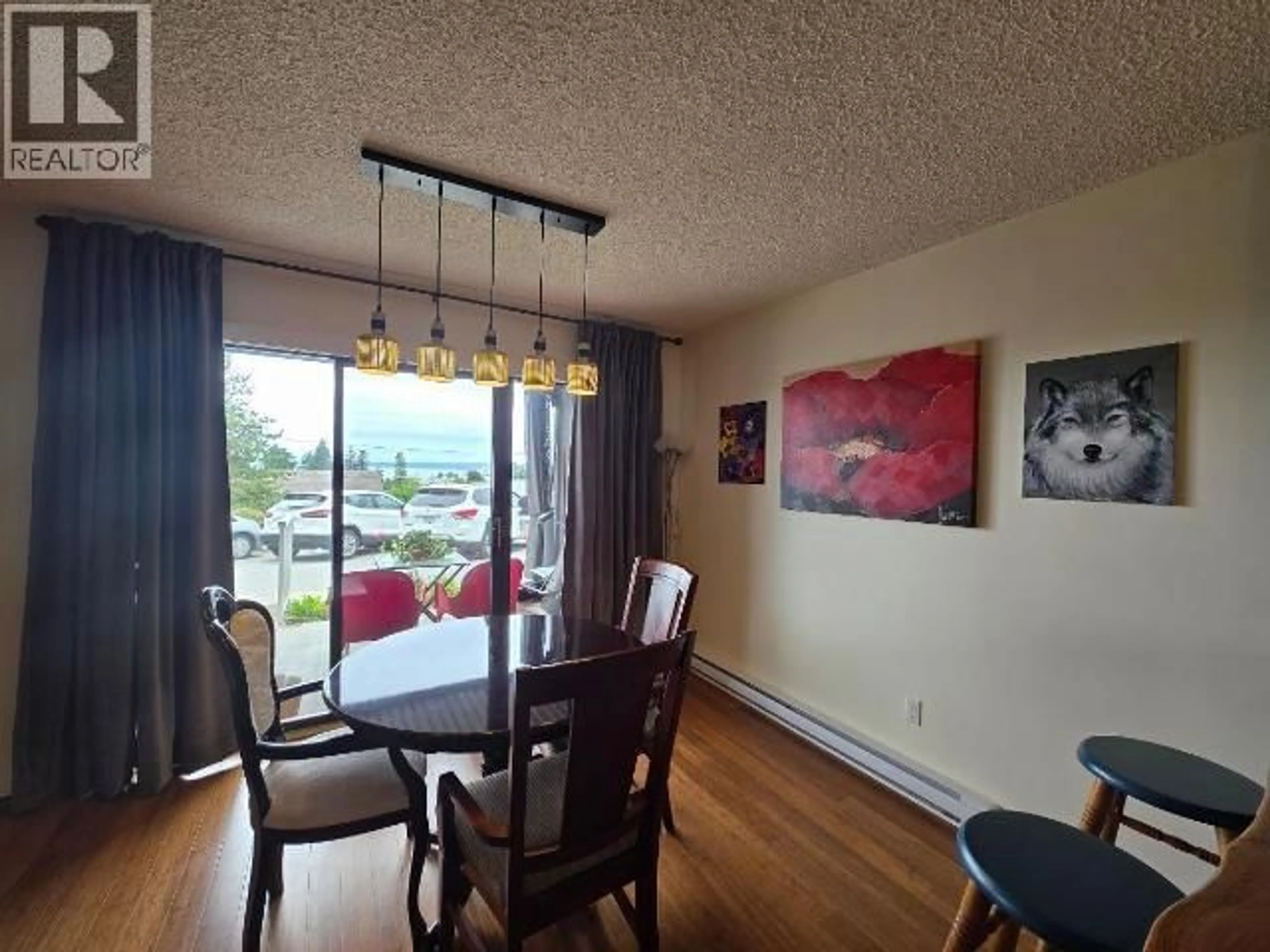 Dining room, wood/laminate floor for 6 - 4420 QUEBEC AVE, Powell River British Columbia V8A5L5