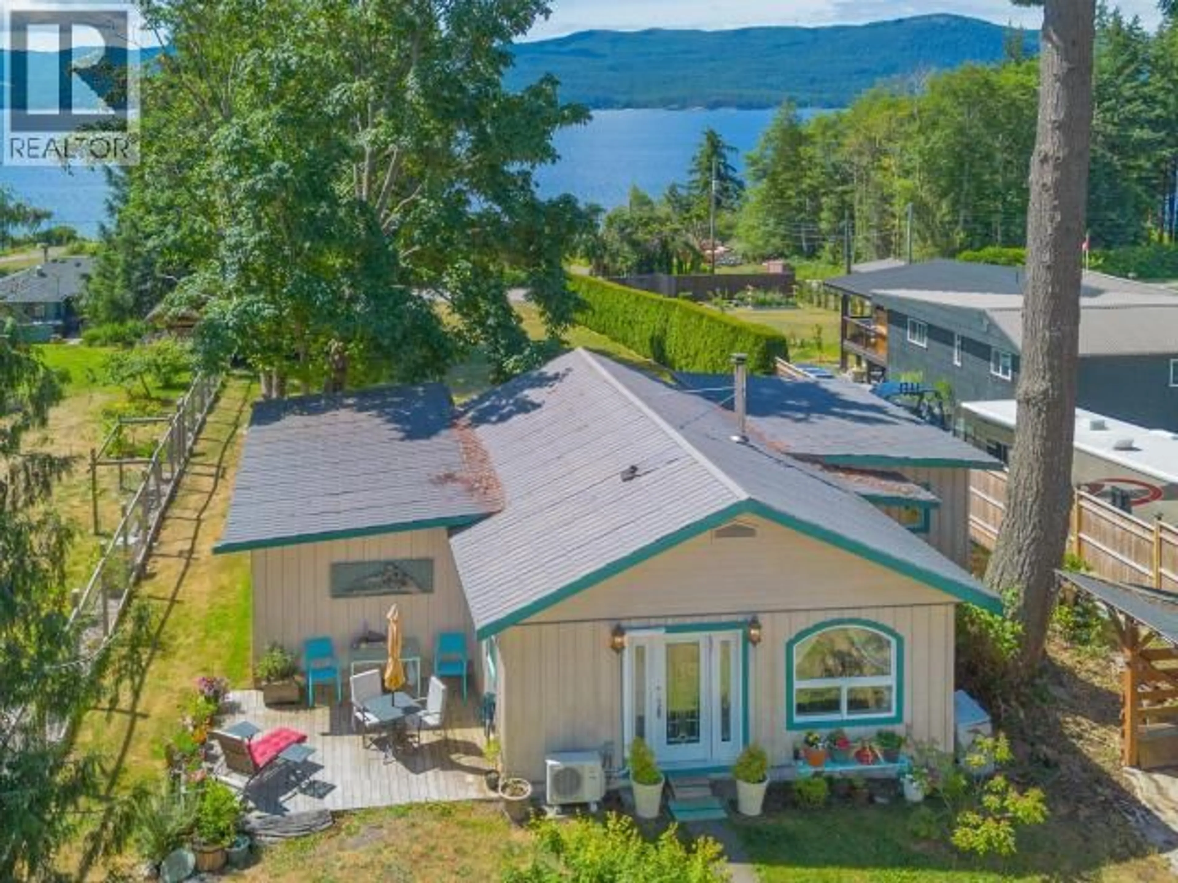 A pic from outside/outdoor area/front of a property/back of a property/a pic from drone, water/lake/river/ocean view for 9904 VIEW ROAD, Powell River British Columbia V8A0K2
