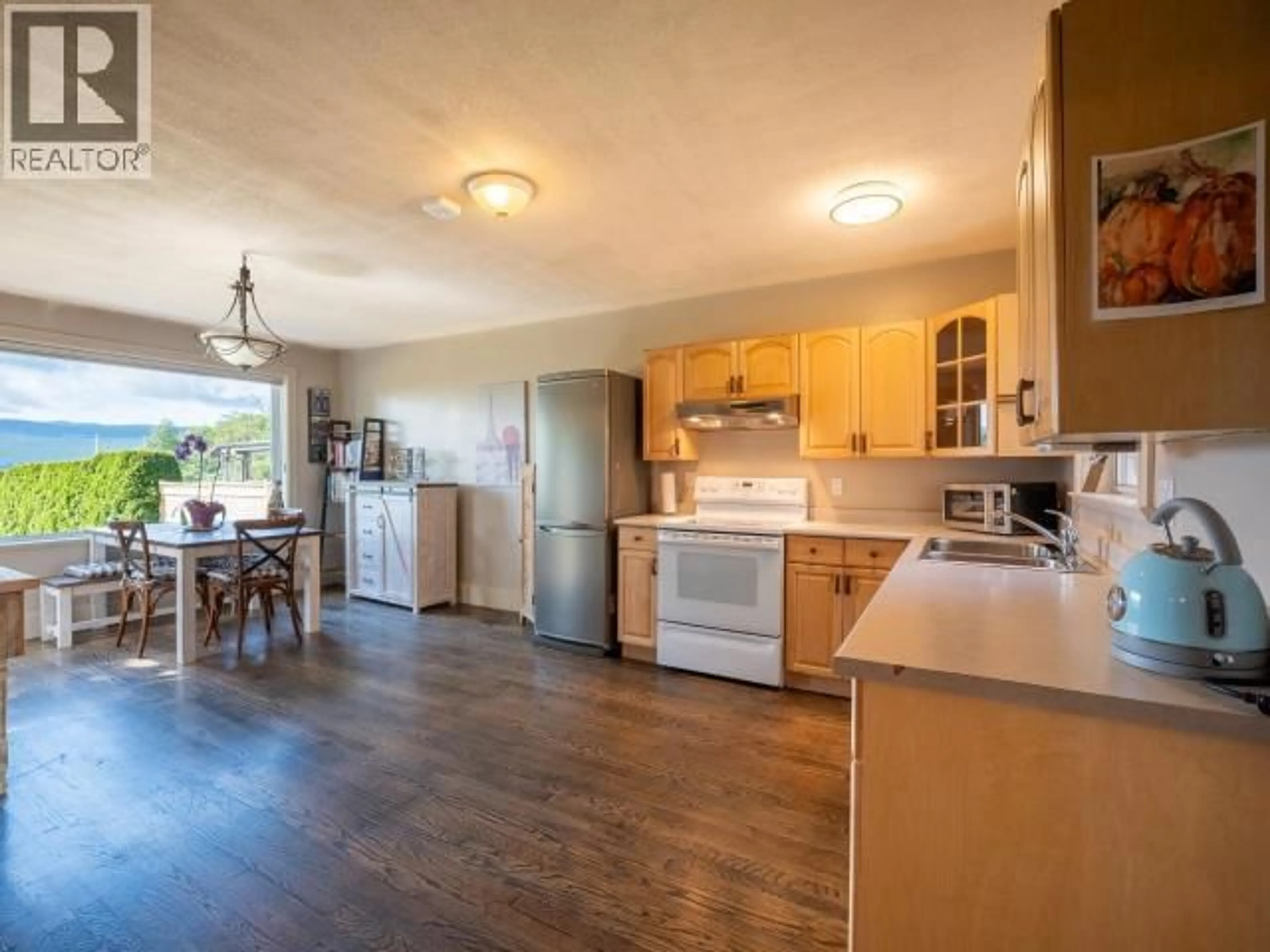 Open concept kitchen, unknown for 9904 VIEW ROAD, Powell River British Columbia V8A0K2