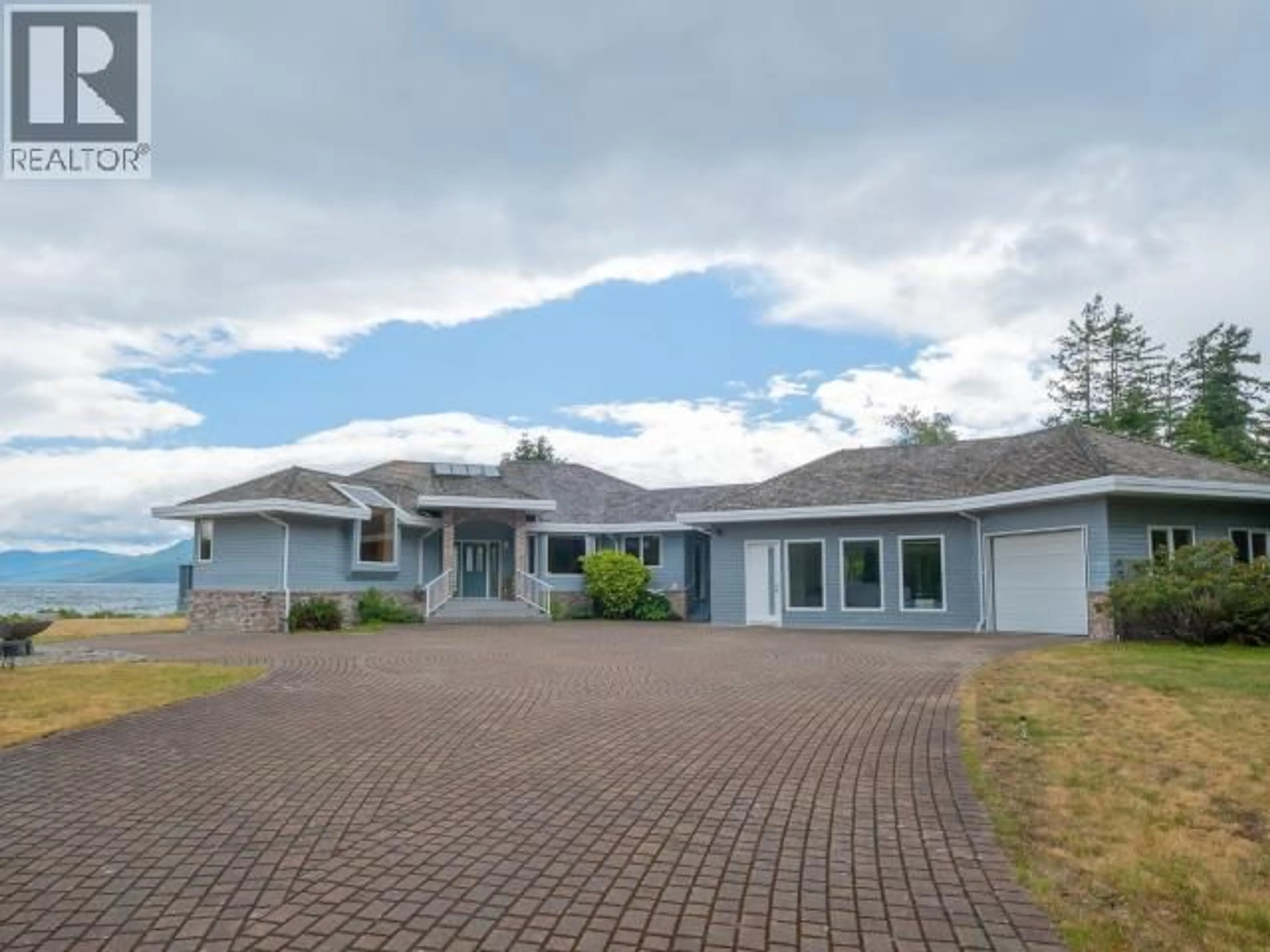 A pic from outside/outdoor area/front of a property/back of a property/a pic from drone, unknown for 10219 DOUGLAS BAY ROAD, Powell River British Columbia V8A0K7