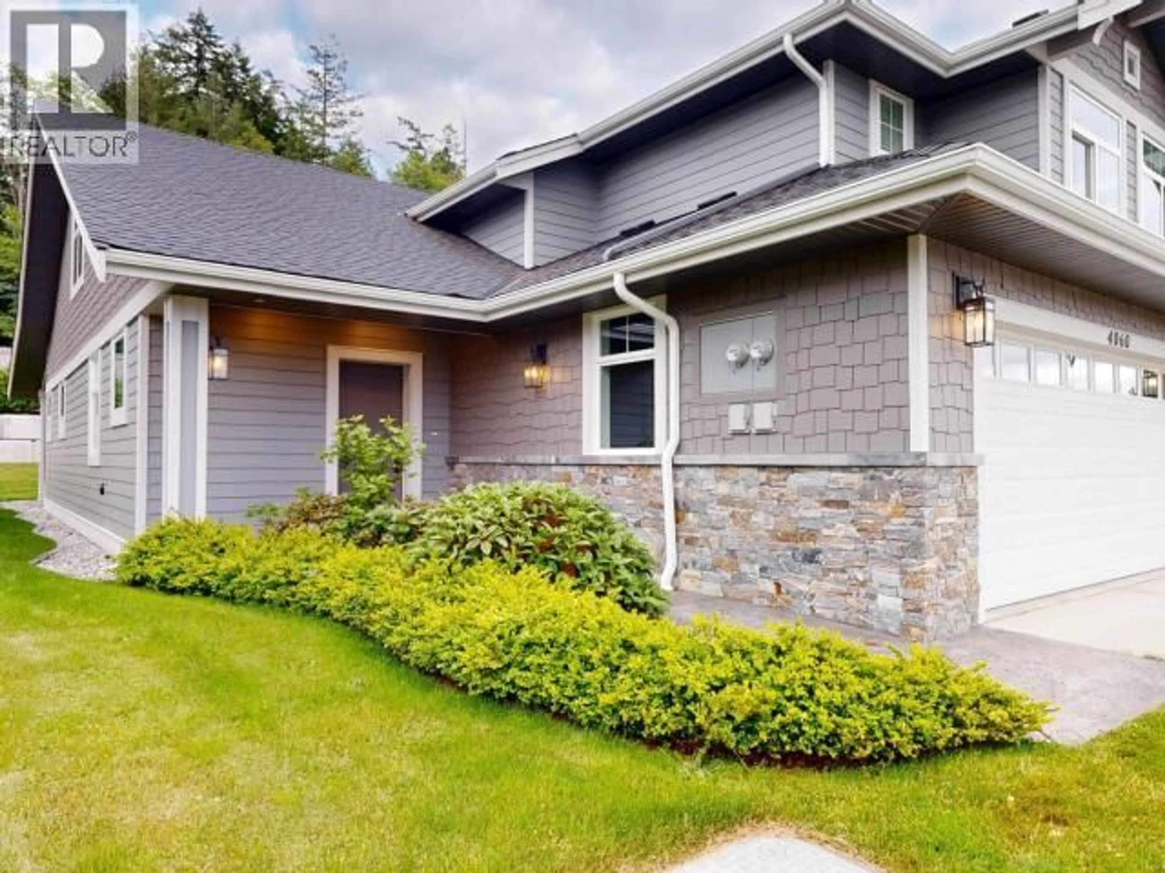 Home with vinyl exterior material, street for 4060 SATURNA AVE, Powell River British Columbia V8A5T4