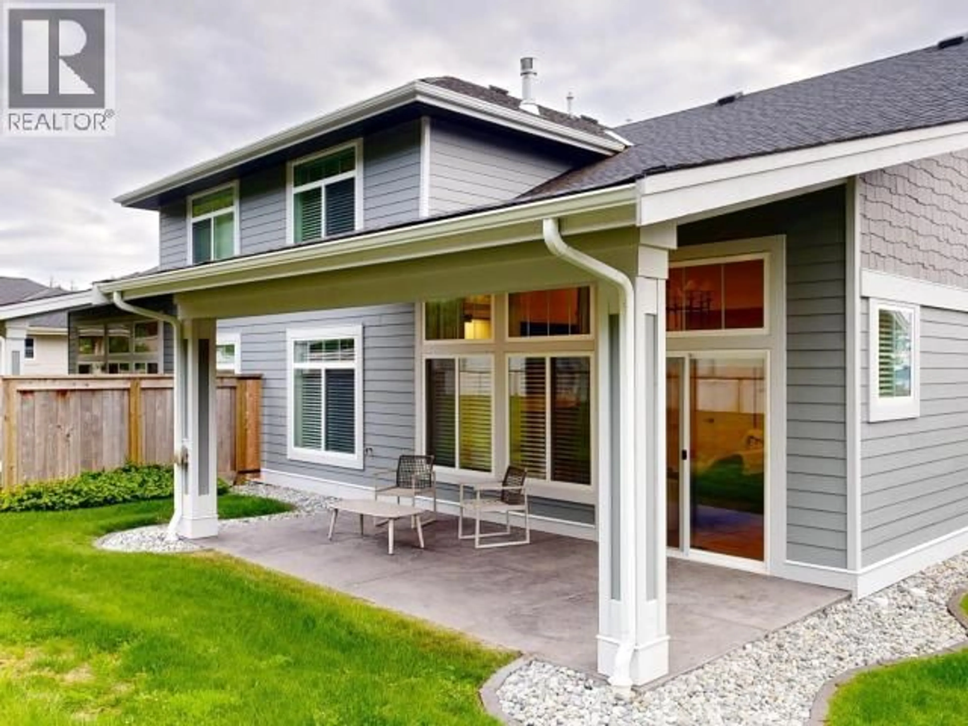 Home with vinyl exterior material, street for 4060 SATURNA AVE, Powell River British Columbia V8A5T4