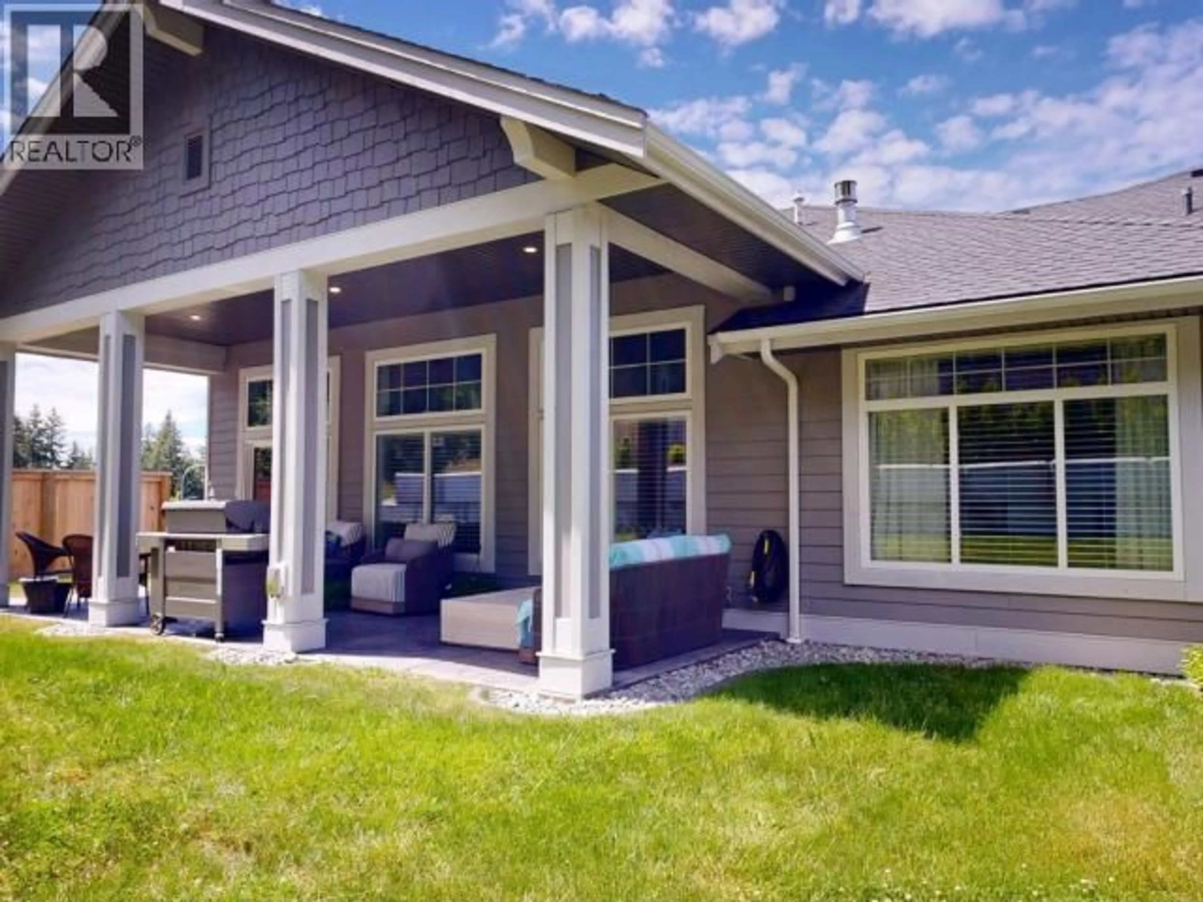 Home with vinyl exterior material, unknown for 4048 SATURNA AVE, Powell River British Columbia V8A5T4