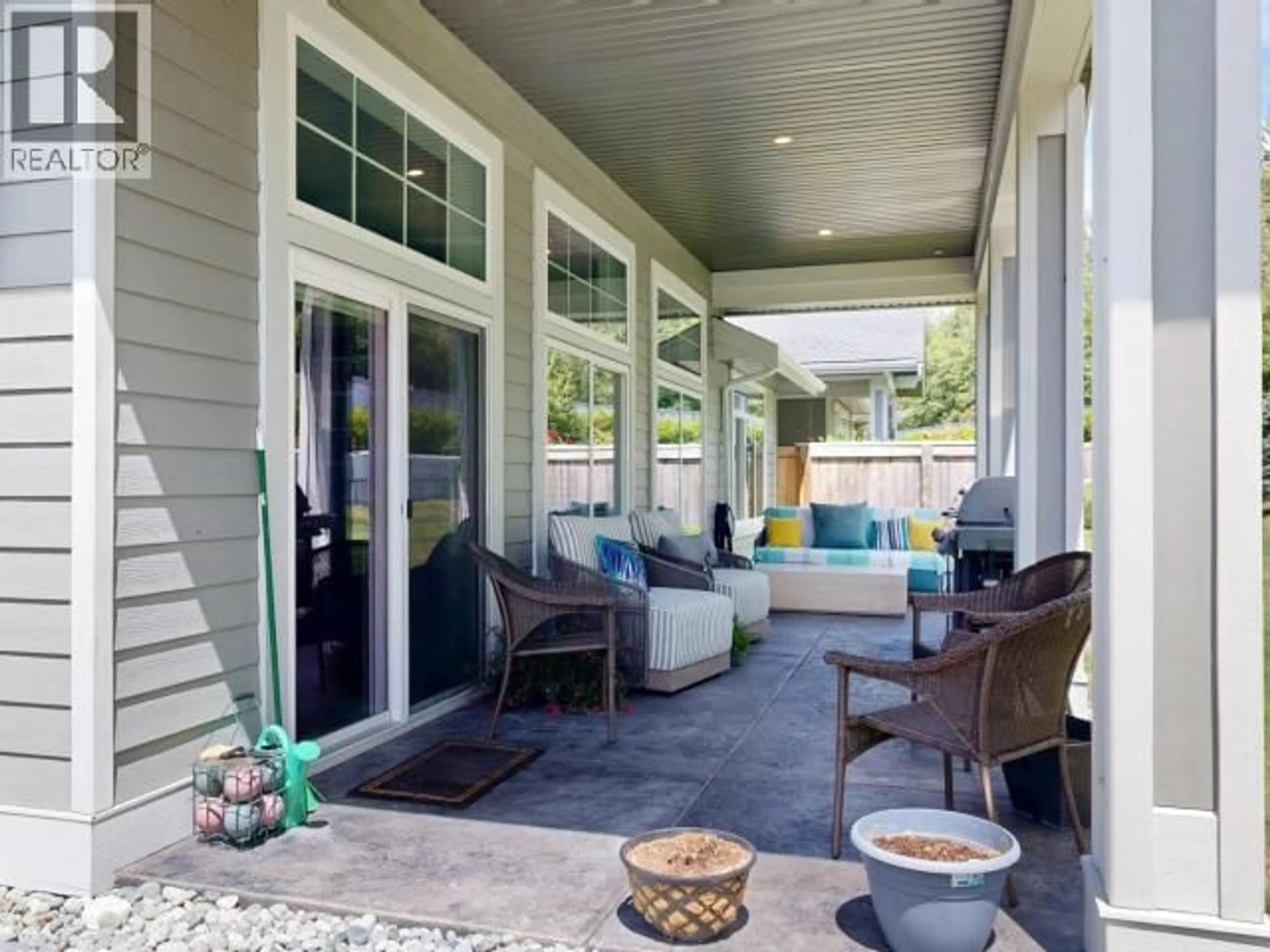 Patio, street for 4048 SATURNA AVE, Powell River British Columbia V8A5T4
