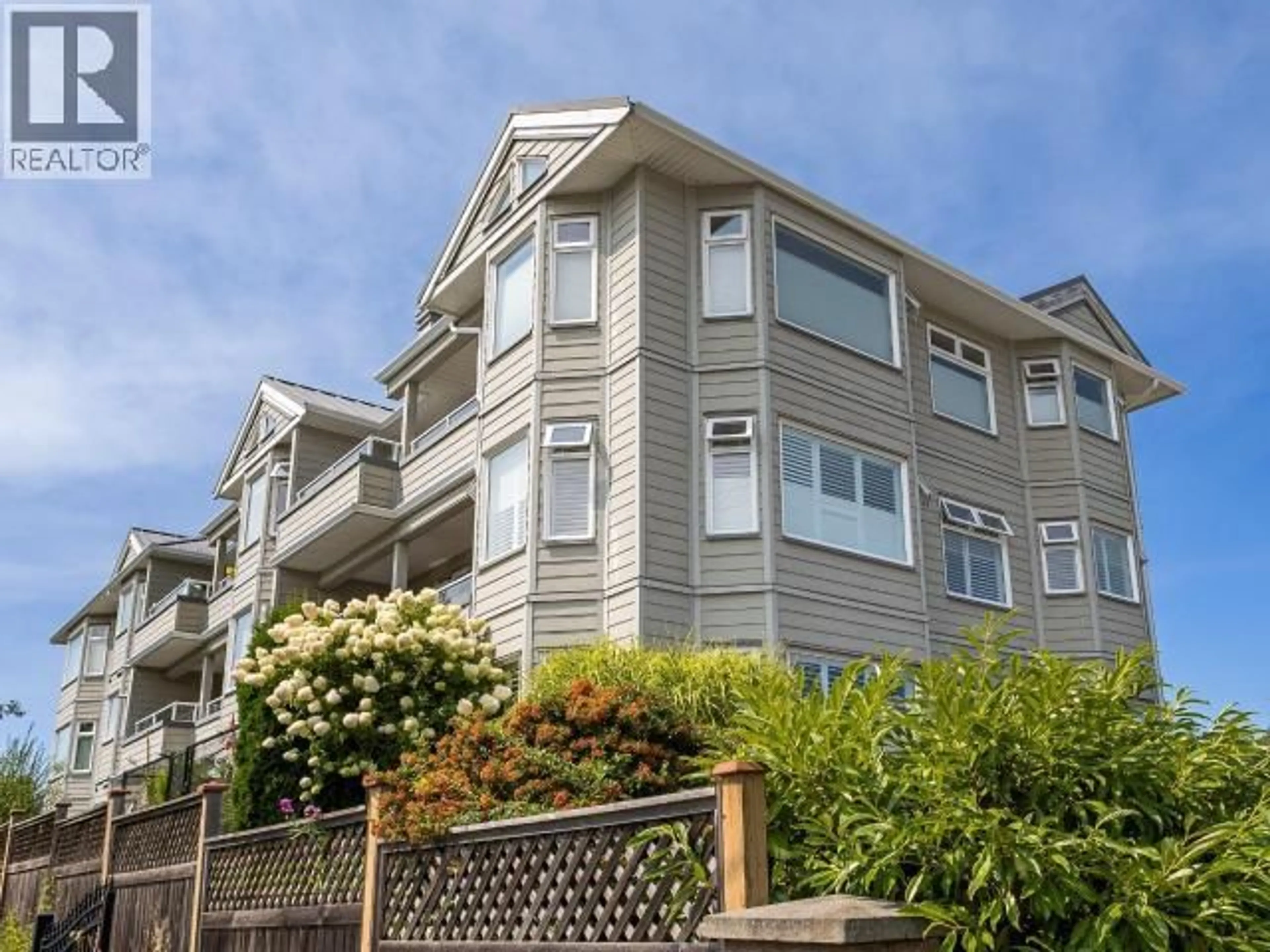 Home with vinyl exterior material, unknown for 202 - 4685 JOYCE AVE, Powell River British Columbia