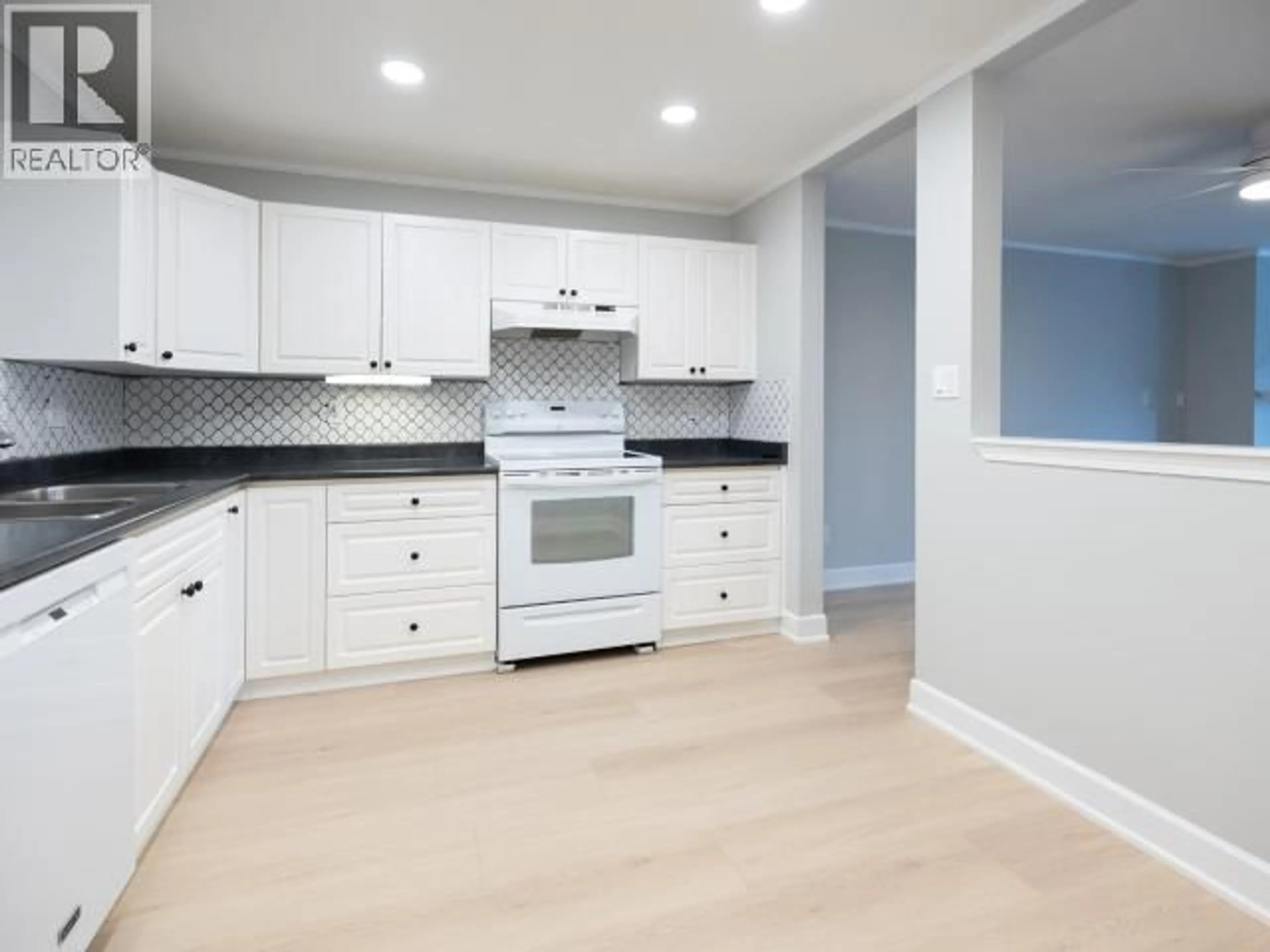 Open concept kitchen, unknown for 202 - 4685 JOYCE AVE, Powell River British Columbia