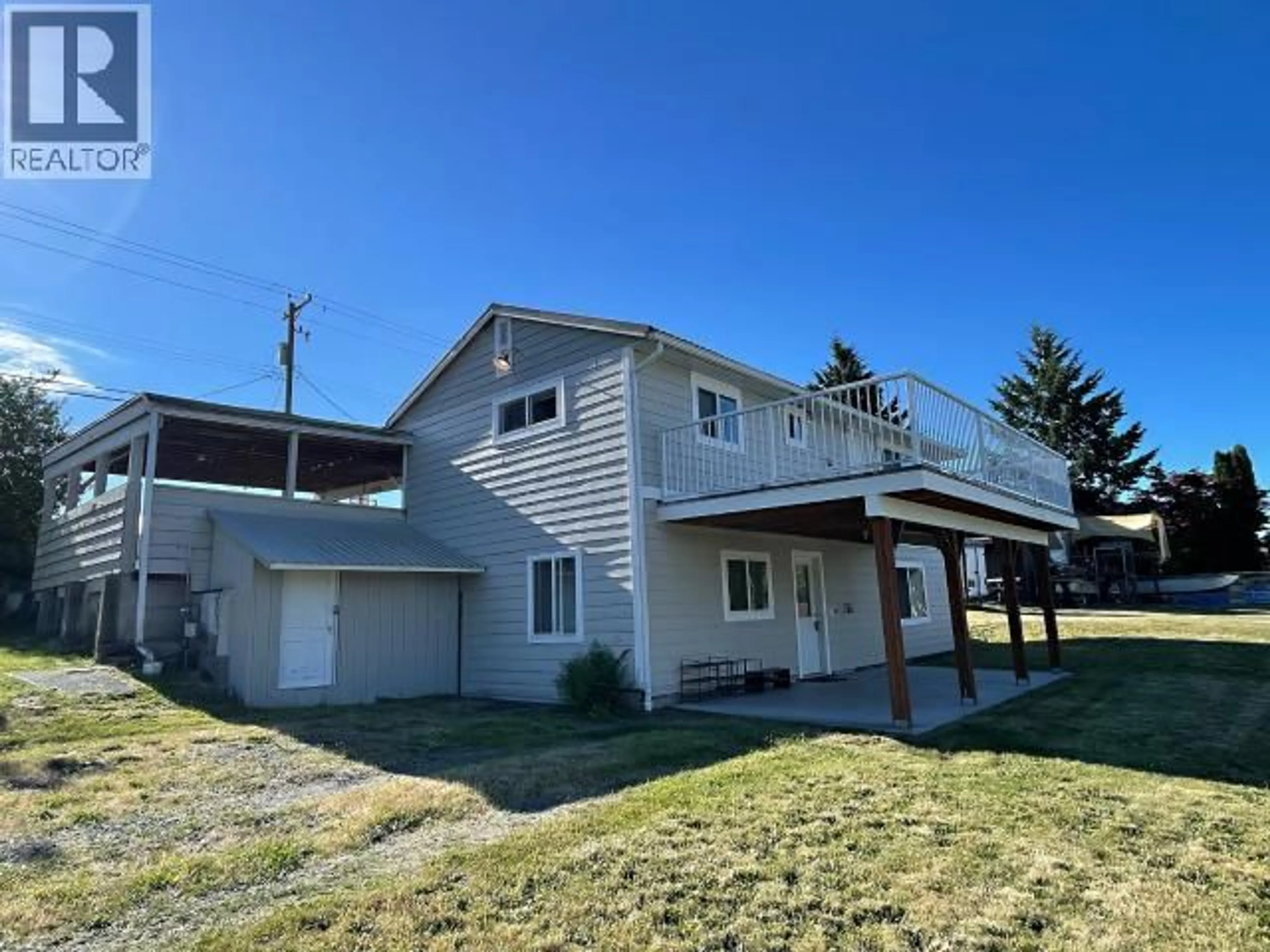 A pic from outside/outdoor area/front of a property/back of a property/a pic from drone, street for 4535 FERNWOOD AVE, Powell River British Columbia V8A3L4