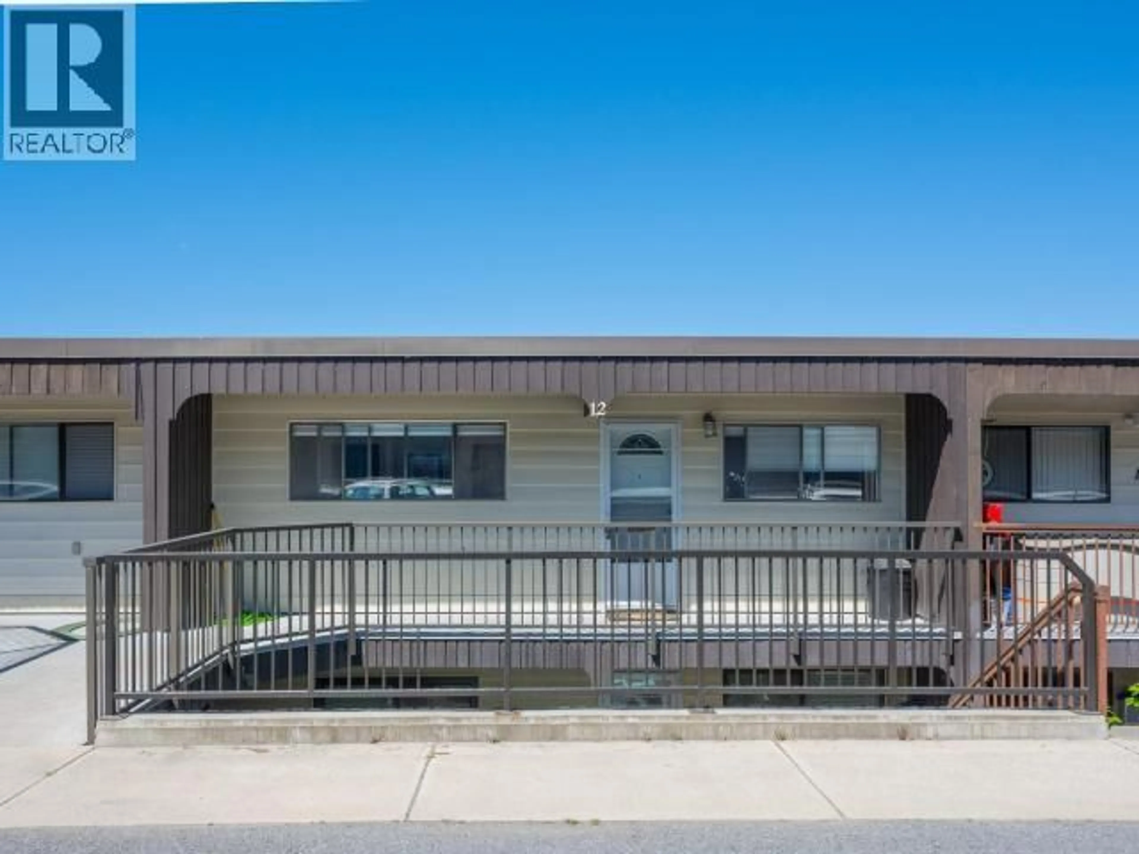 Home with vinyl exterior material, building for 12 - 4420 QUEBEC AVE, Powell River British Columbia V8A5L5