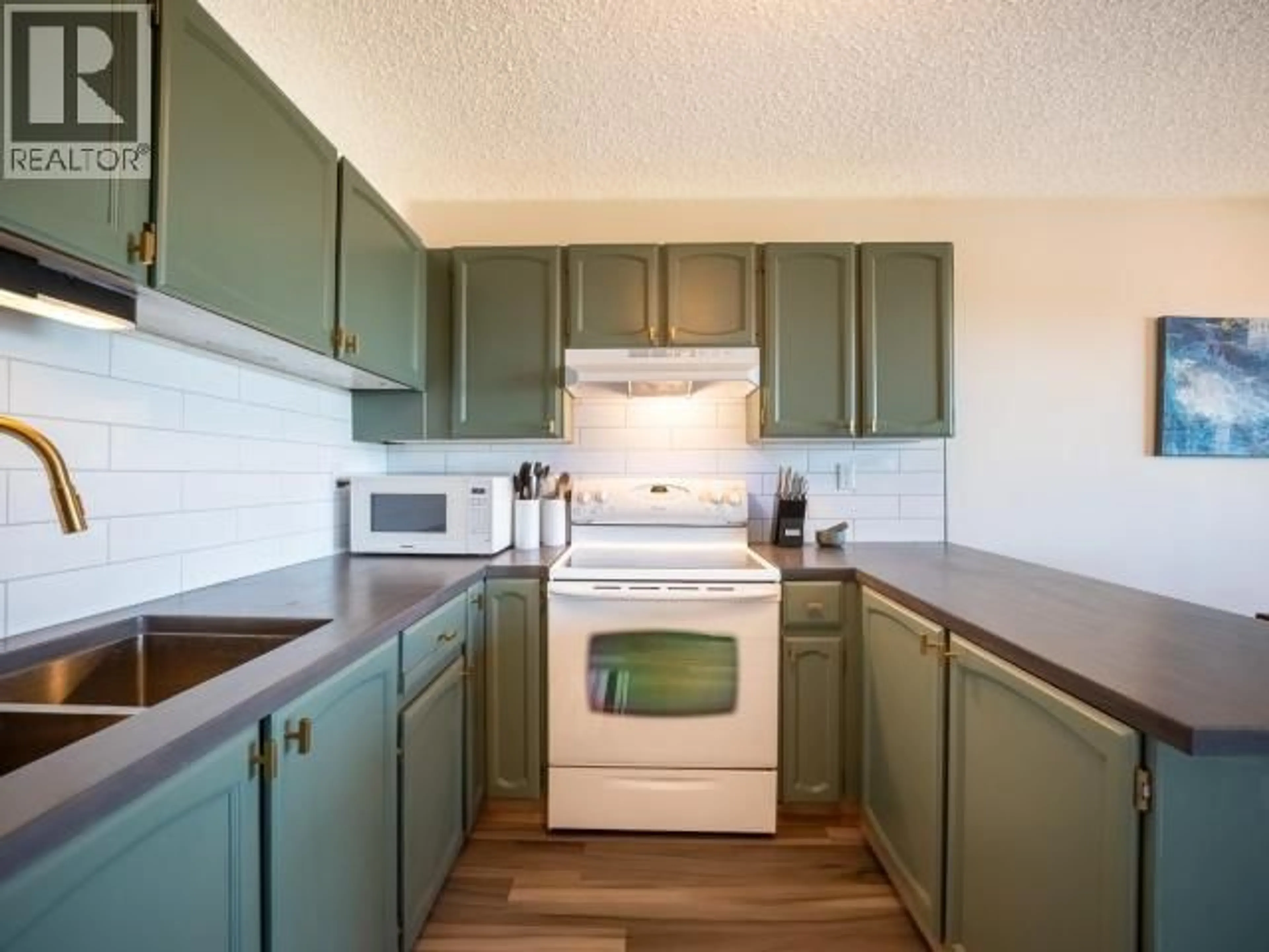 Standard kitchen, unknown for 12 - 4420 QUEBEC AVE, Powell River British Columbia V8A5L5