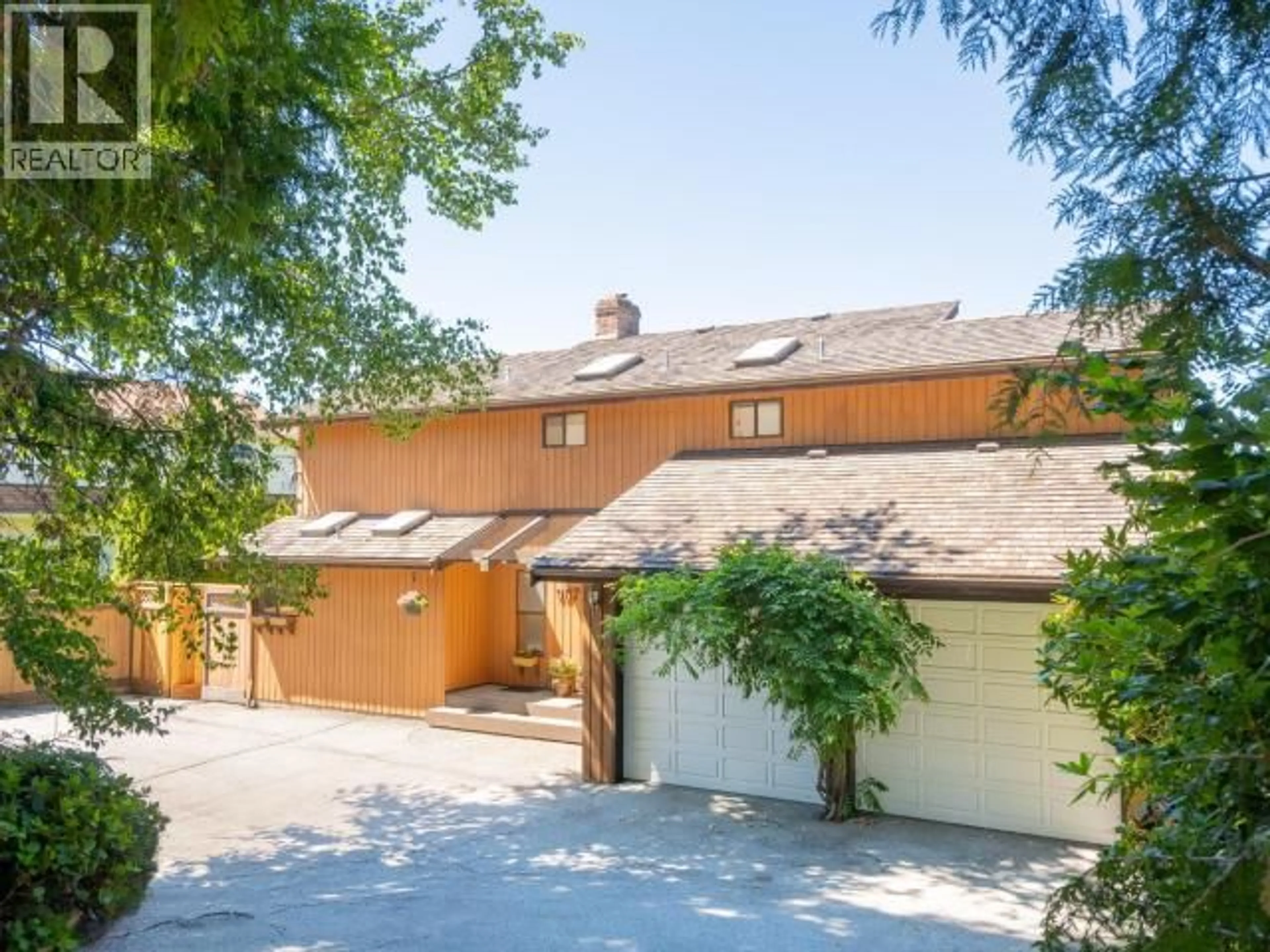 A pic from outside/outdoor area/front of a property/back of a property/a pic from drone, street for 3377 MALASPINA AVE, Powell River British Columbia V8A5J2