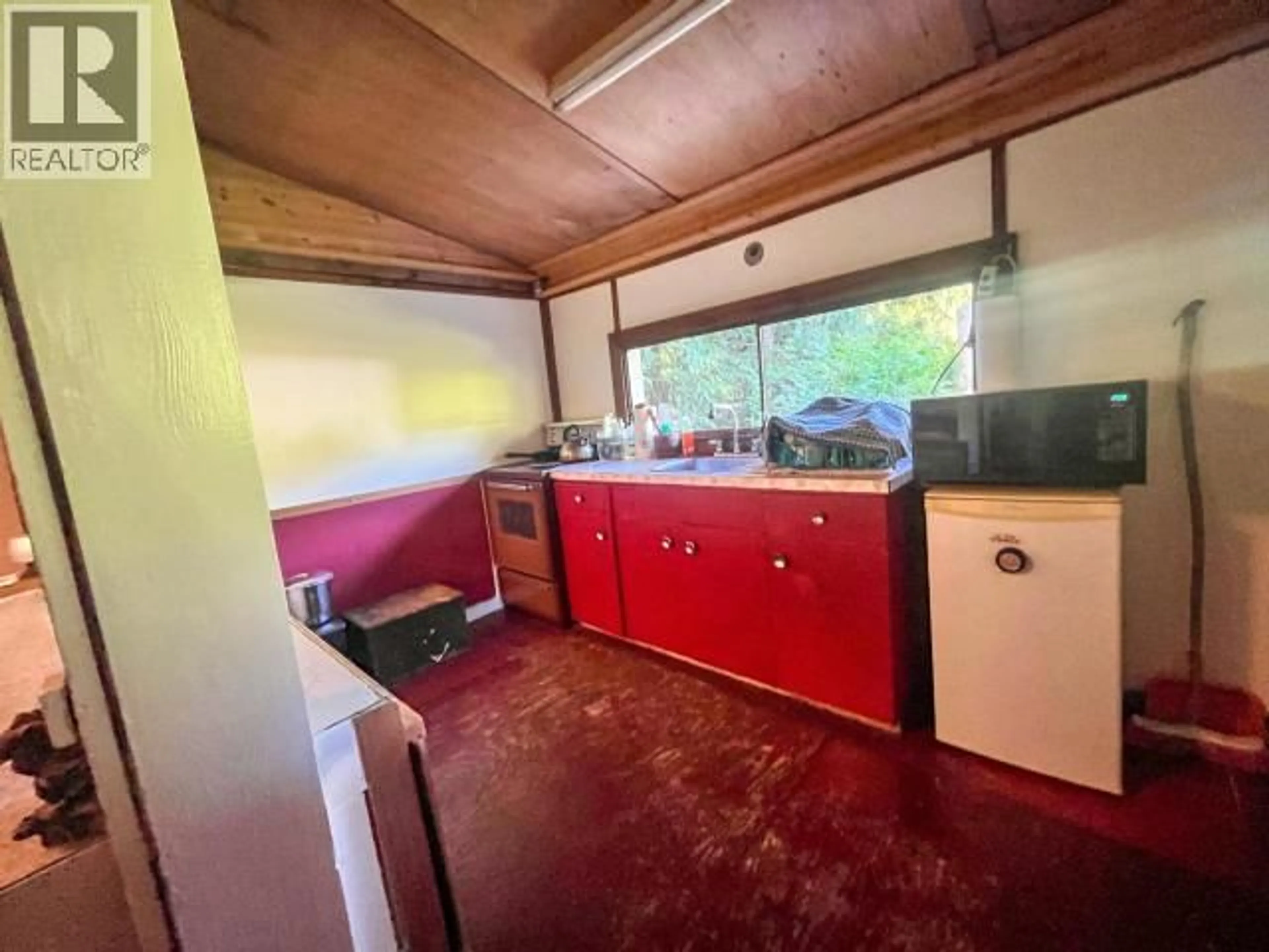 Standard kitchen, unknown for 2520 JENKINSON ROAD, Powell River British Columbia V8A0N2