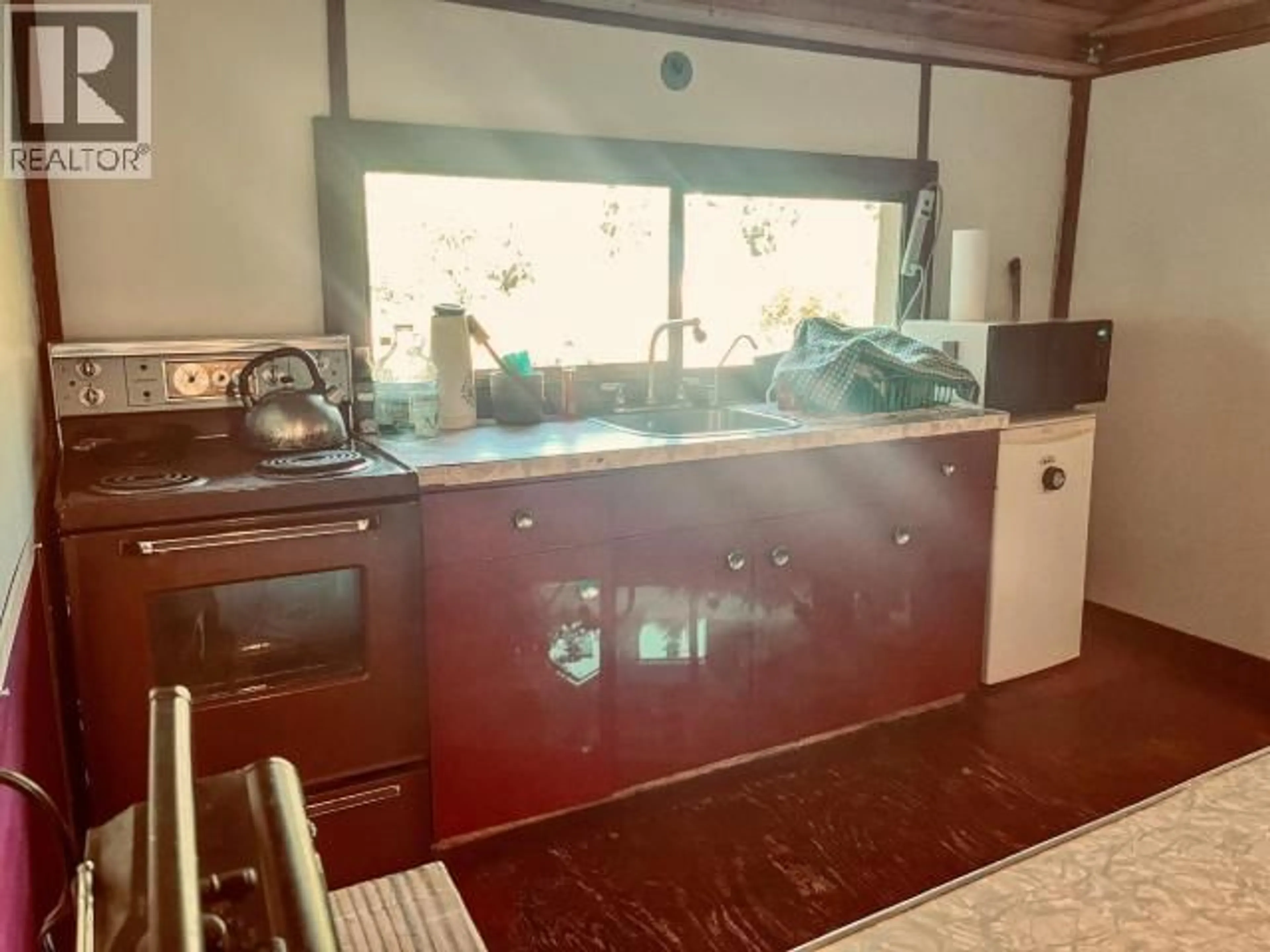 Standard kitchen, floor is not visible for 2520 JENKINSON ROAD, Powell River British Columbia V8A0N2