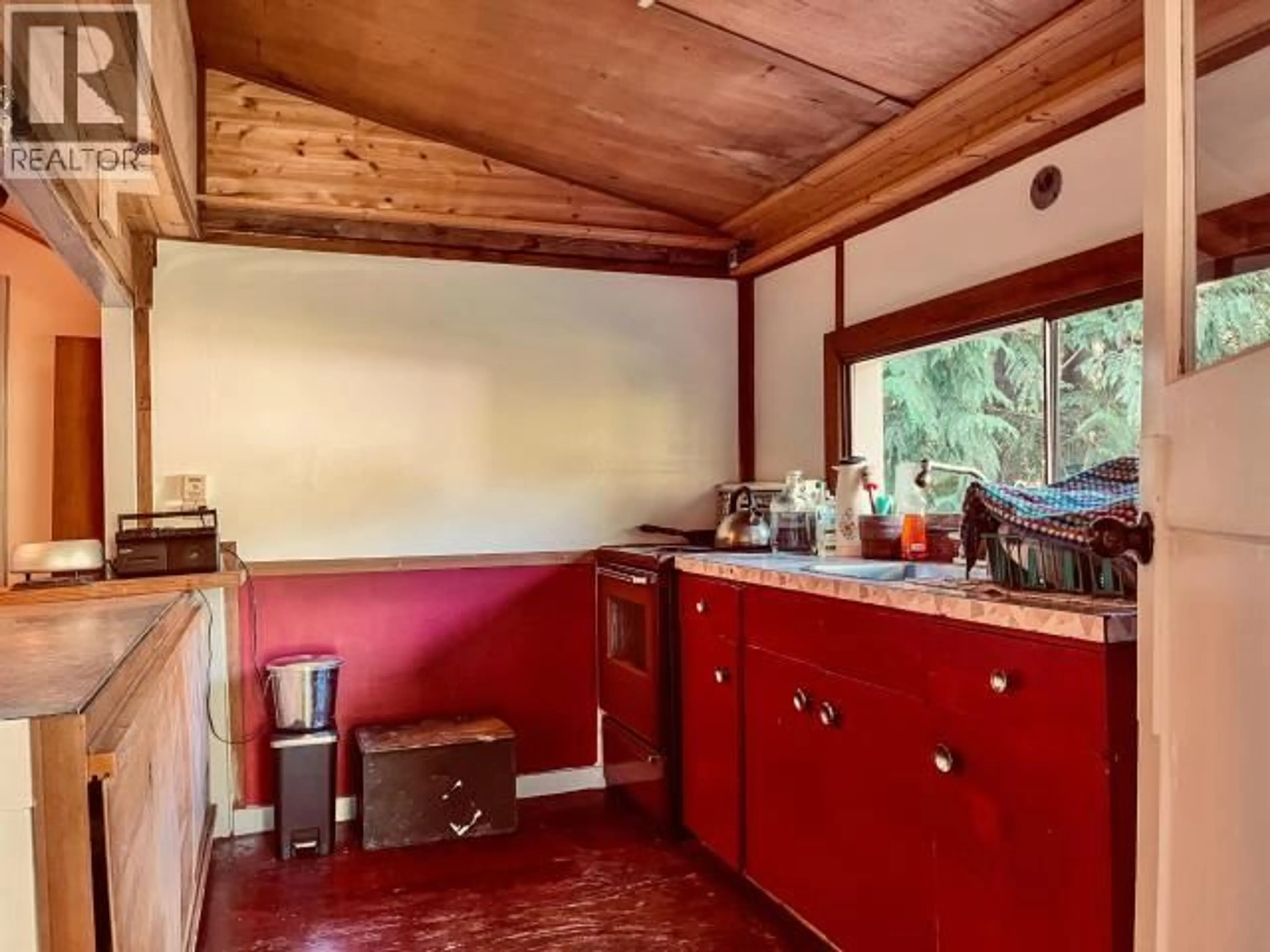 Standard kitchen, unknown for 2520 JENKINSON ROAD, Powell River British Columbia V8A0N2