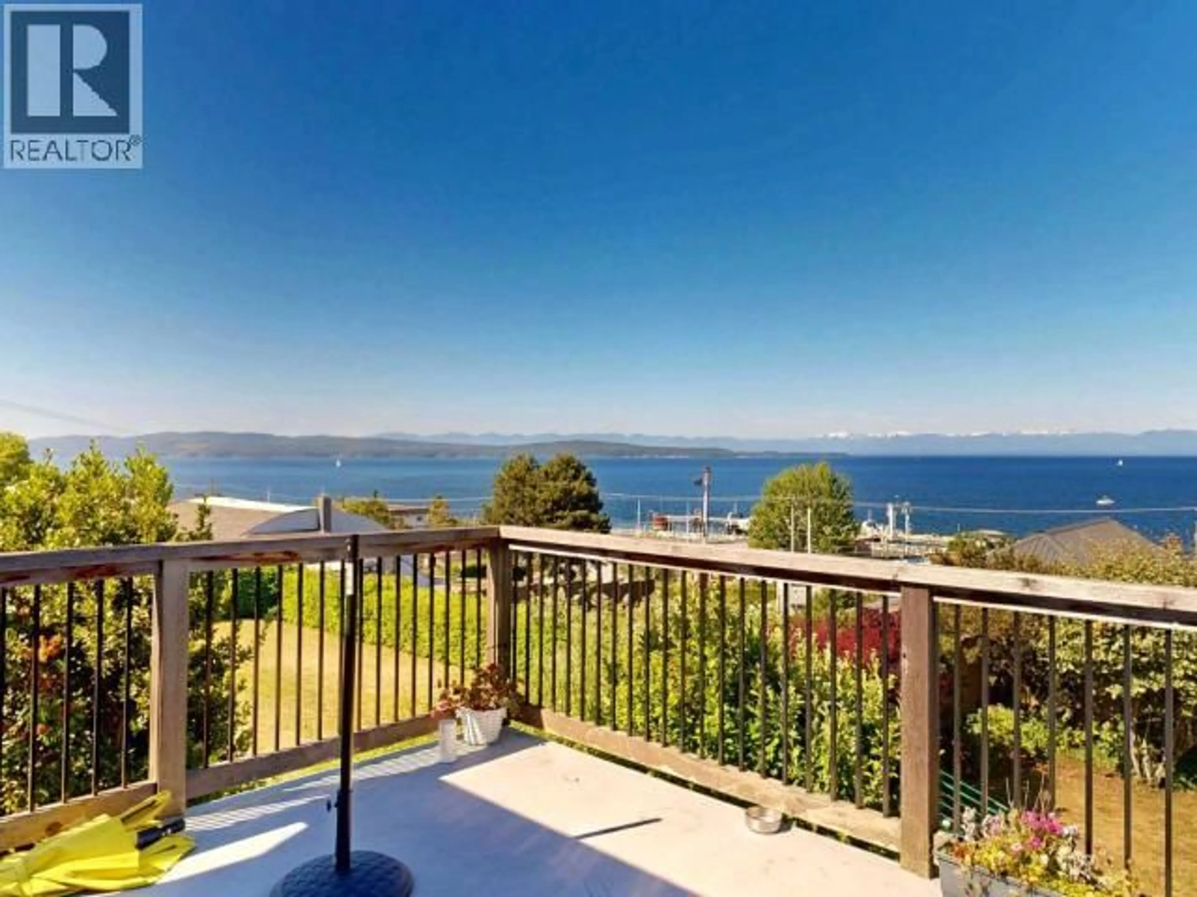 Balcony in the apartment, water/lake/river/ocean view for 4459 OMINECA AVE, Powell River British Columbia V8A2P8
