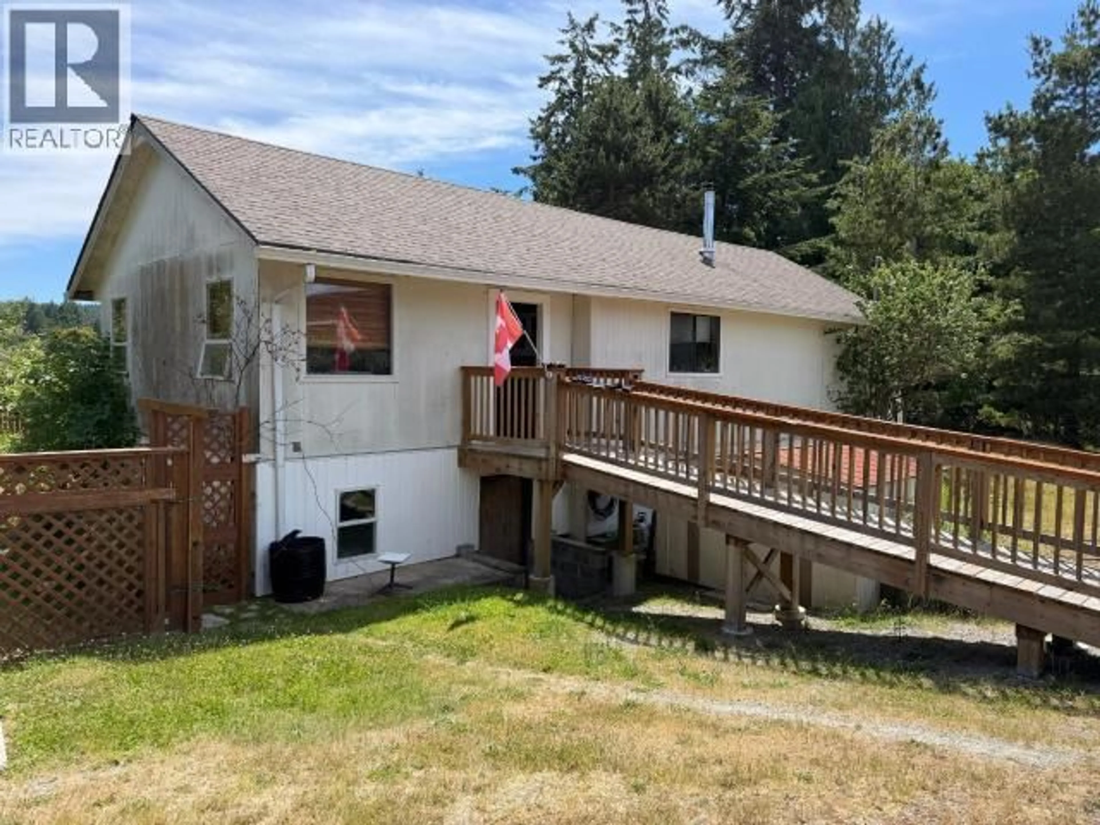 A pic from outside/outdoor area/front of a property/back of a property/a pic from drone, mountain view for 2009 NICHOLAS AVE, Texada Island British Columbia V8A3K0