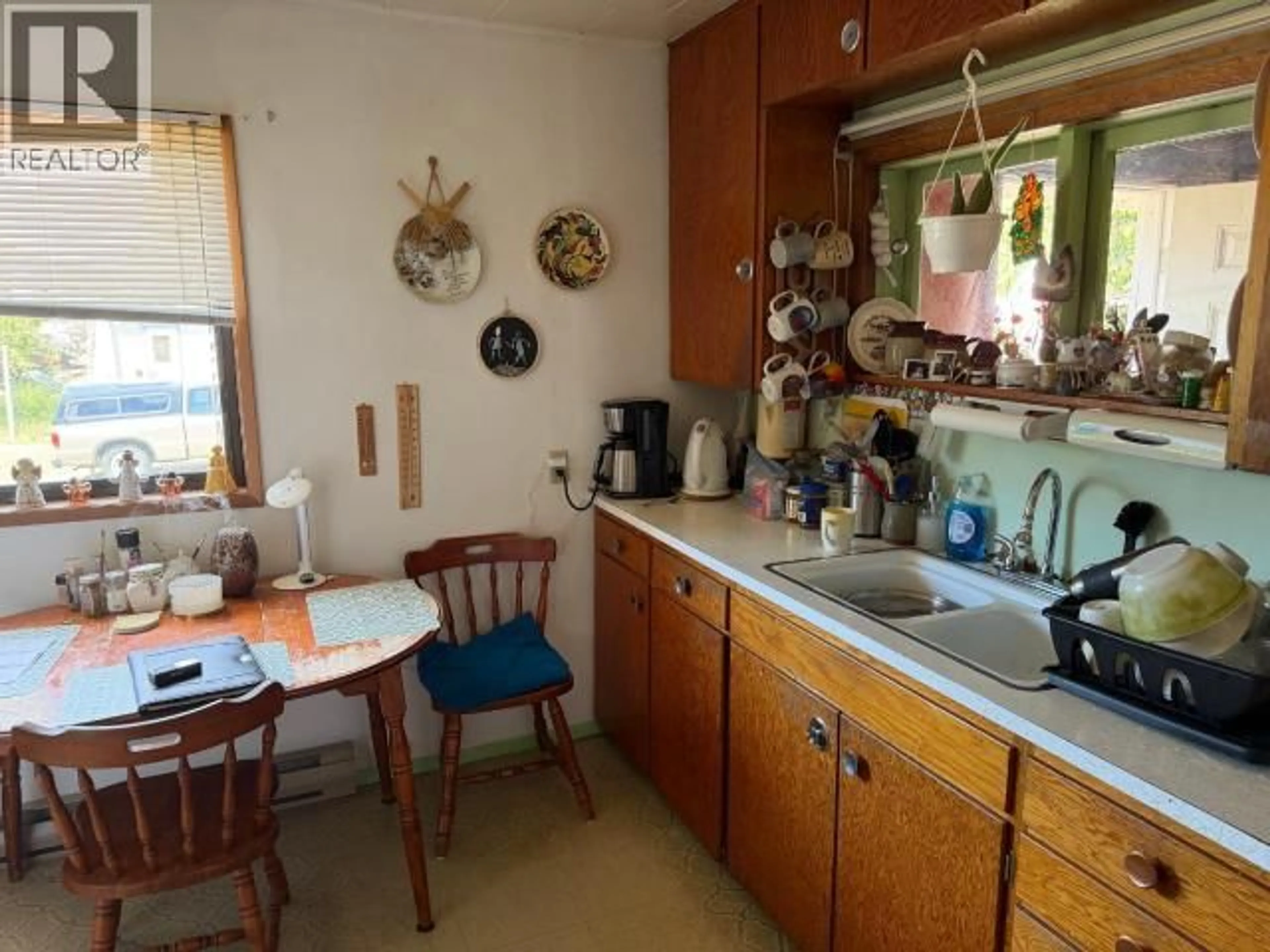 Standard kitchen, unknown for 2009 NICHOLAS AVE, Texada Island British Columbia V8A3K0