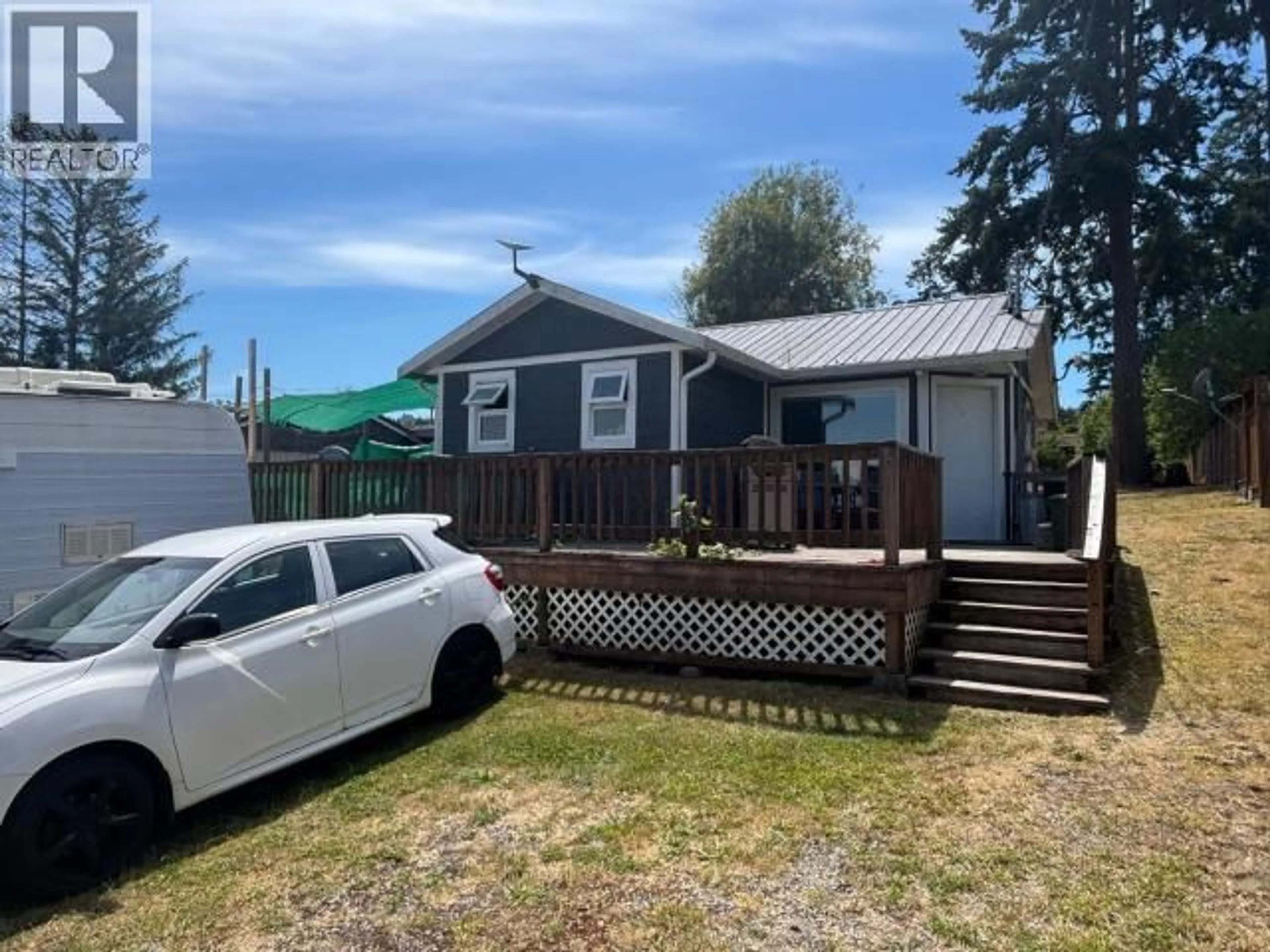 A pic from outside/outdoor area/front of a property/back of a property/a pic from drone, street for A & B - 5375 EARL STREET, Texada Island British Columbia V0N3K0