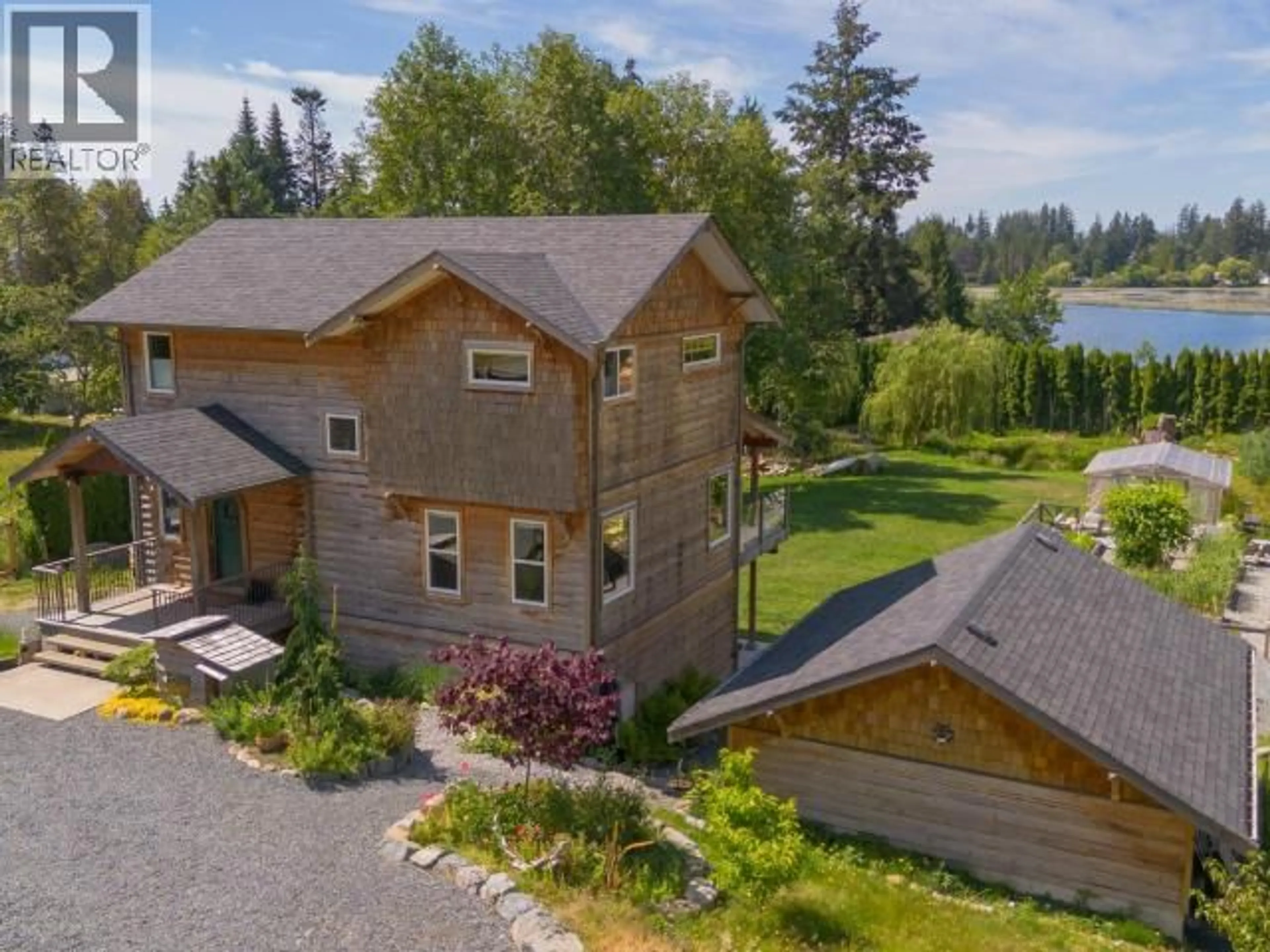 A pic from outside/outdoor area/front of a property/back of a property/a pic from drone, unknown for 5623 YUKON AVE, Powell River British Columbia V8A4H5