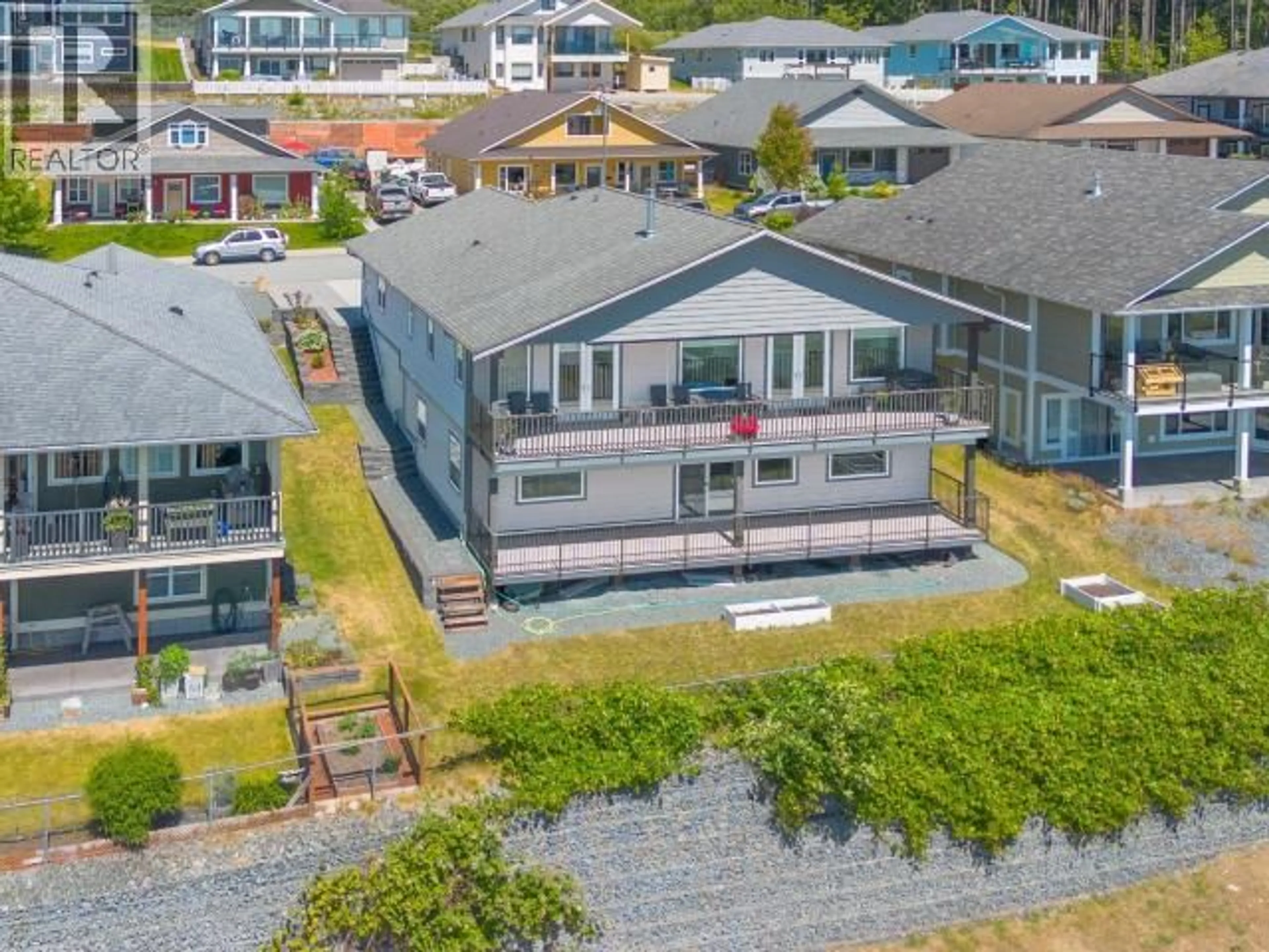 A pic from outside/outdoor area/front of a property/back of a property/a pic from drone, unknown for 5423 HEMLOCK STREET, Powell River British Columbia V8A0T7