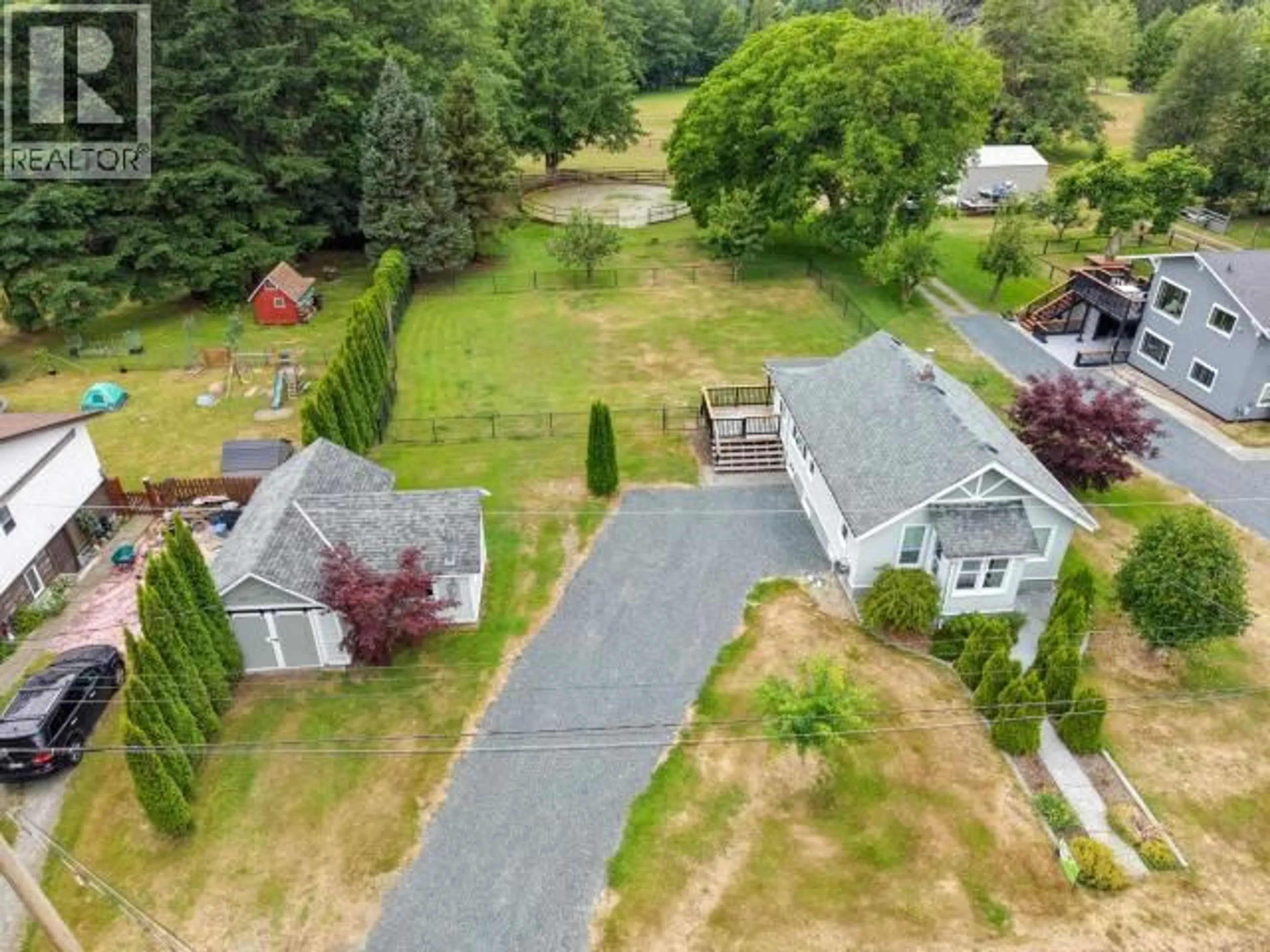 A pic from outside/outdoor area/front of a property/back of a property/a pic from drone, street for 6577 KING AVE, Powell River British Columbia V8A4X9