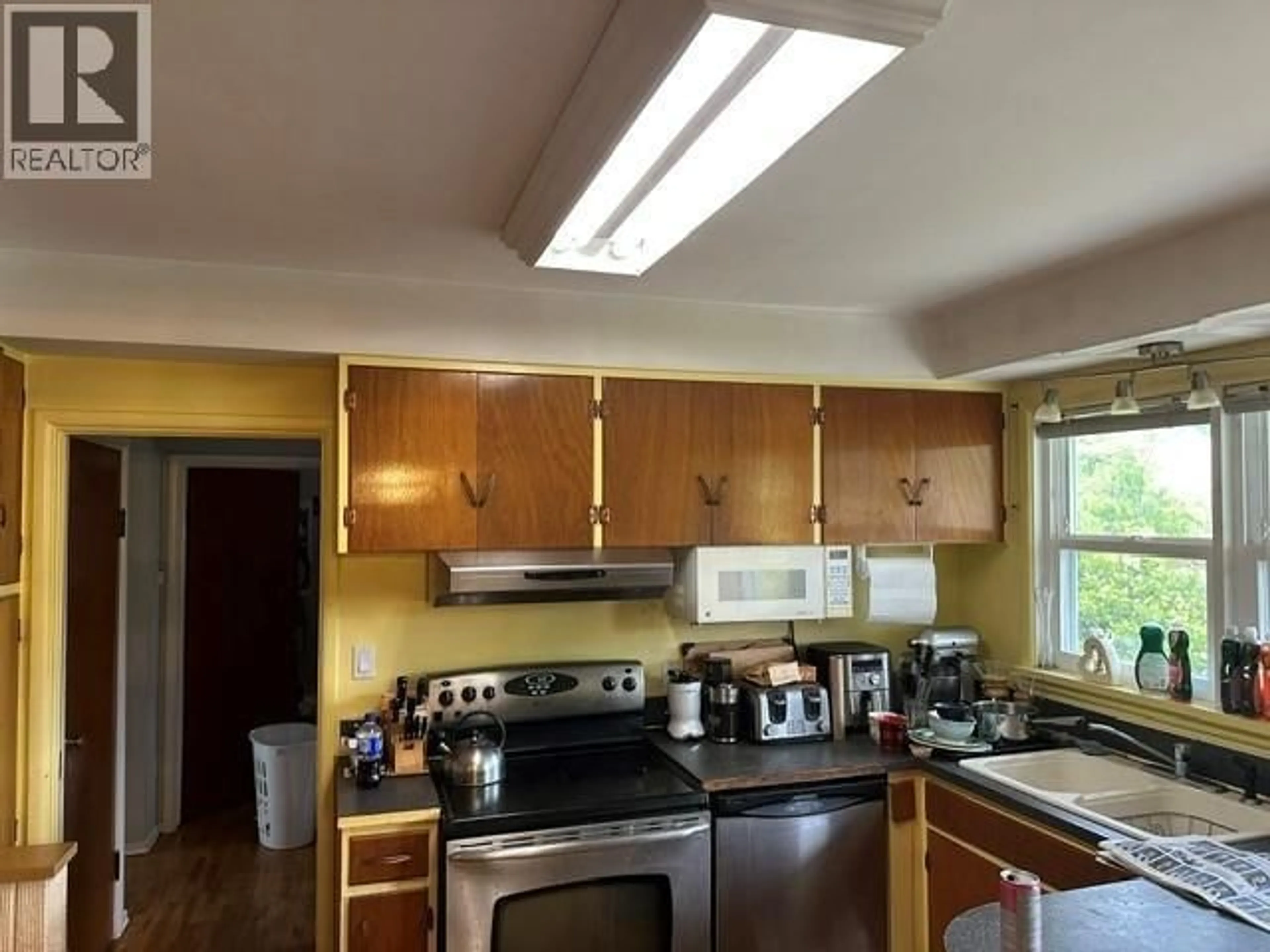 Standard kitchen, unknown for 4038 WHALEN AVE, Powell River British Columbia