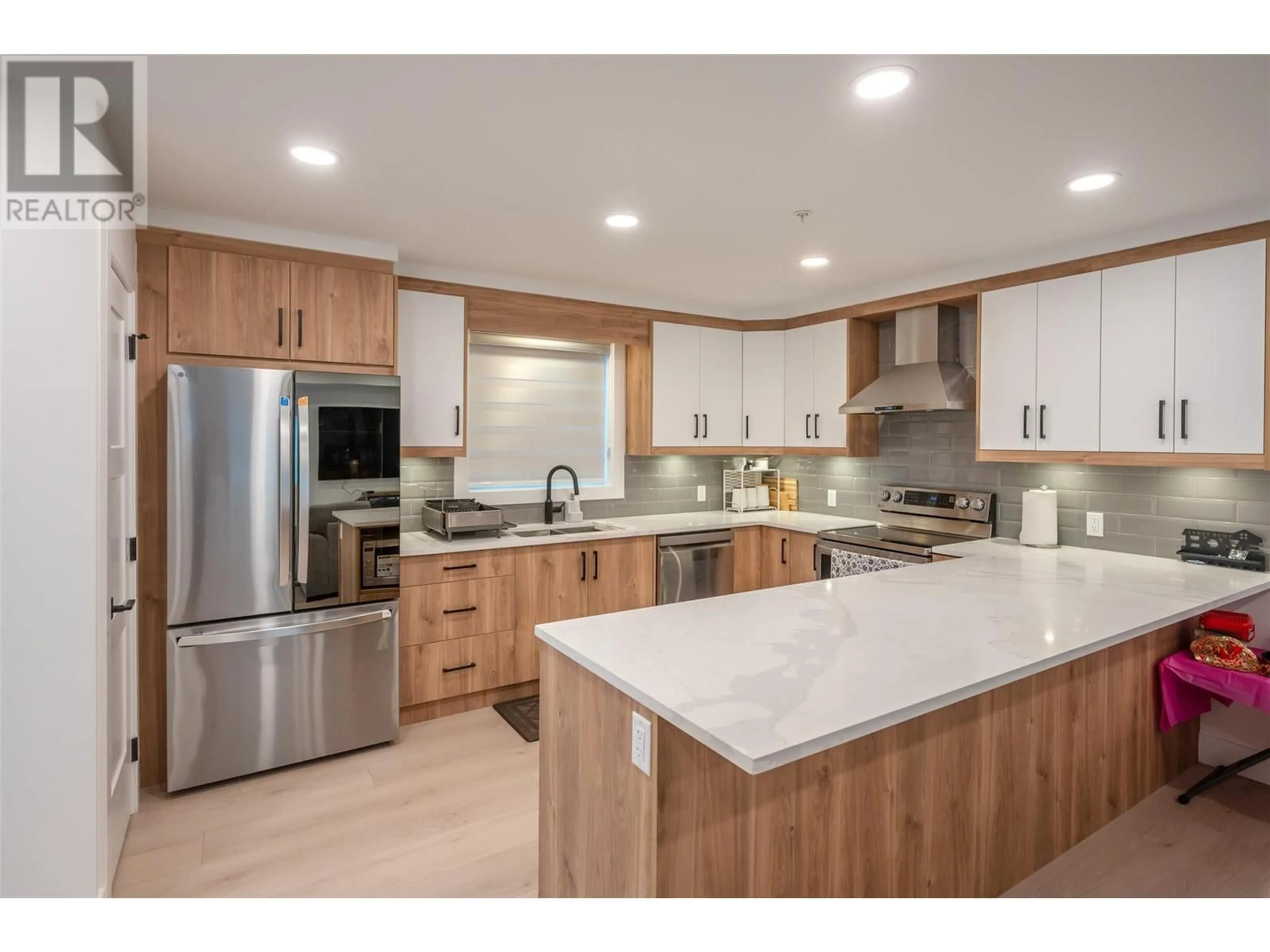 Contemporary kitchen, unknown for 103 - 10615 ELLIOTT STREET, Summerland British Columbia V0H1Z2