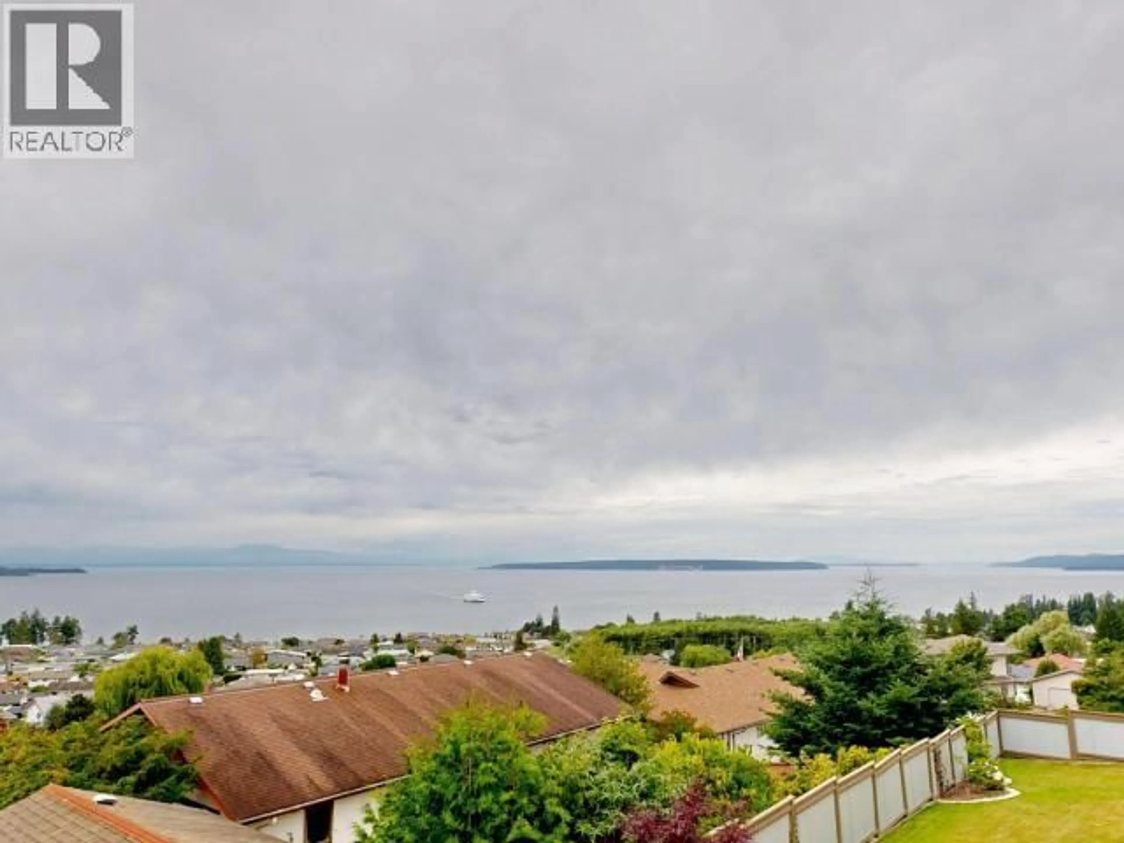 A pic from outside/outdoor area/front of a property/back of a property/a pic from drone, water/lake/river/ocean view for 4041 WESTVIEW AVE, Powell River British Columbia V8A3H7