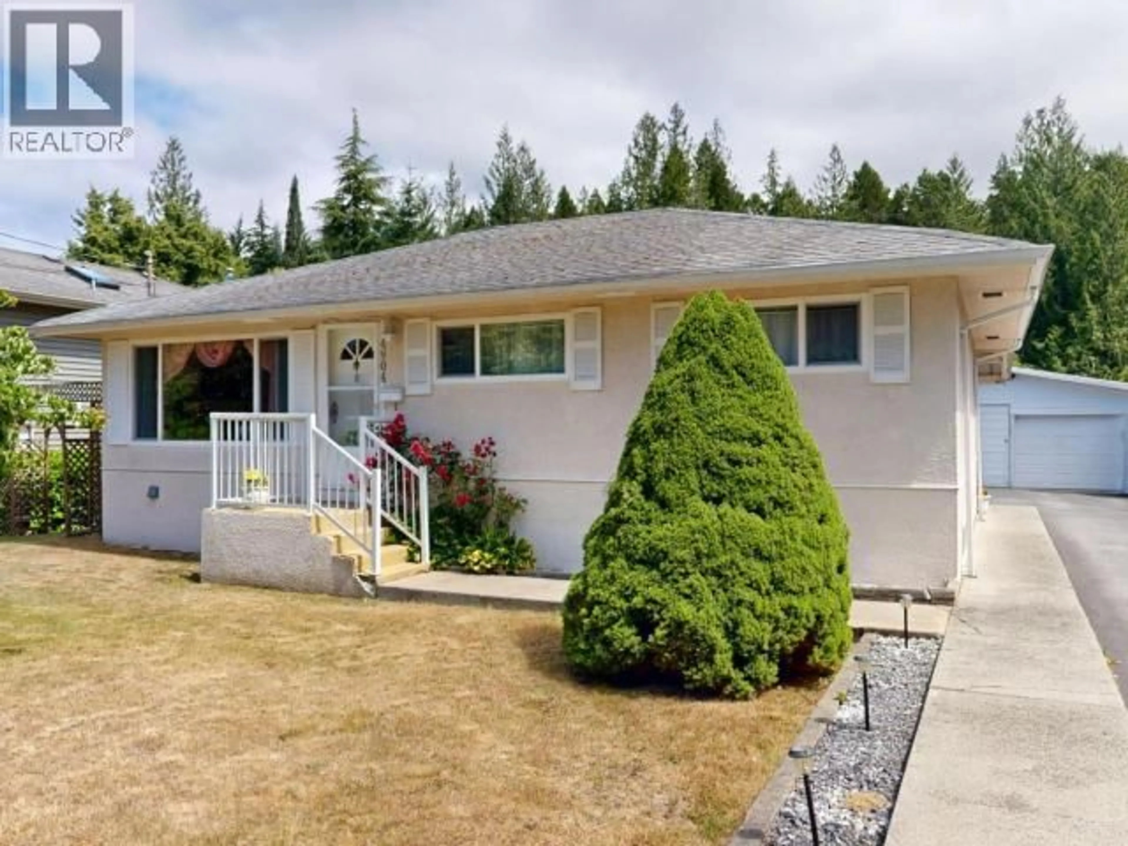 Home with vinyl exterior material, unknown for 4904 QUEENS AVE, Powell River British Columbia V8A3S7