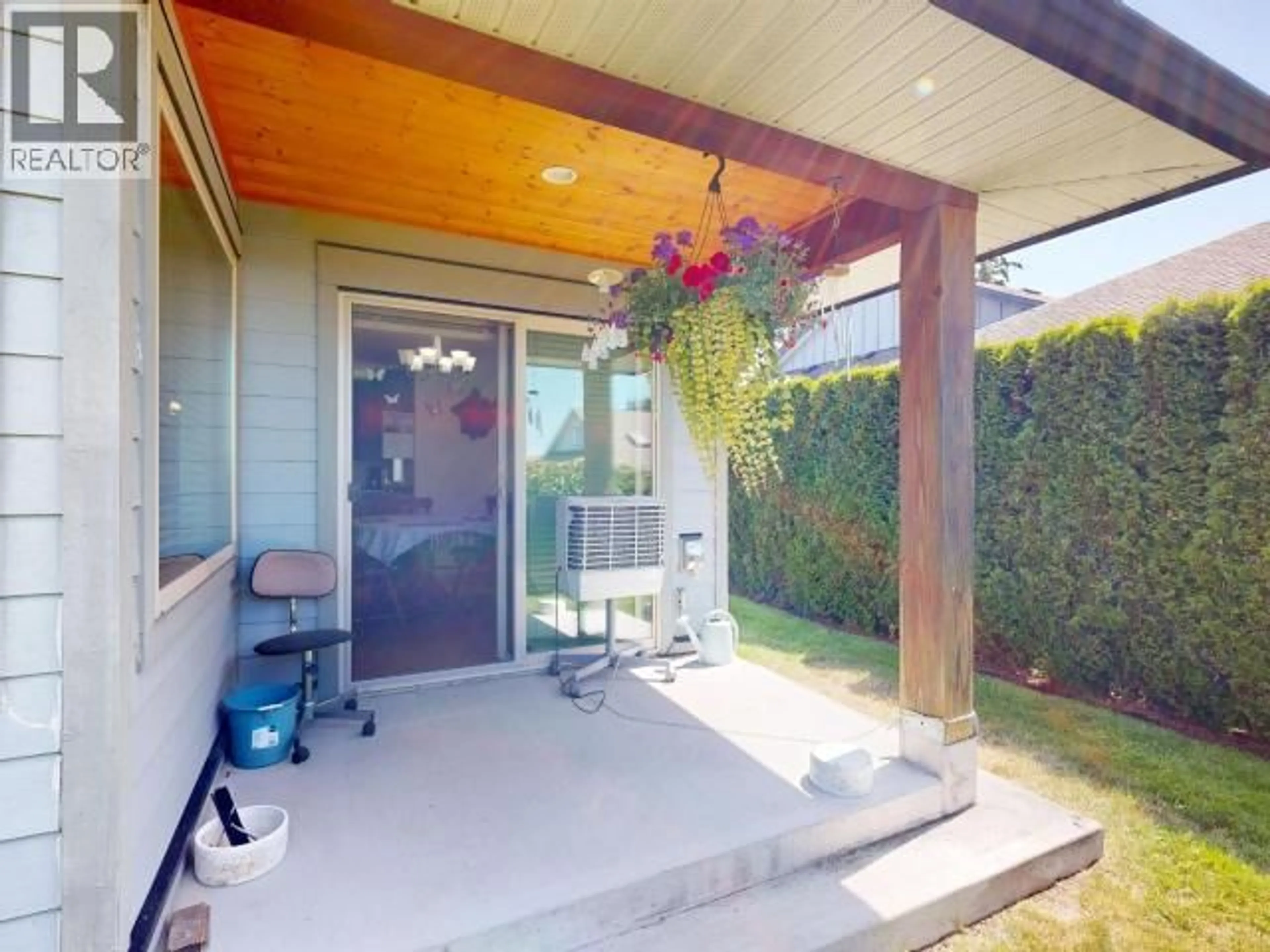 Indoor entryway for B-6916 ABBOTSFORD STREET, Powell River British Columbia V8A2E8