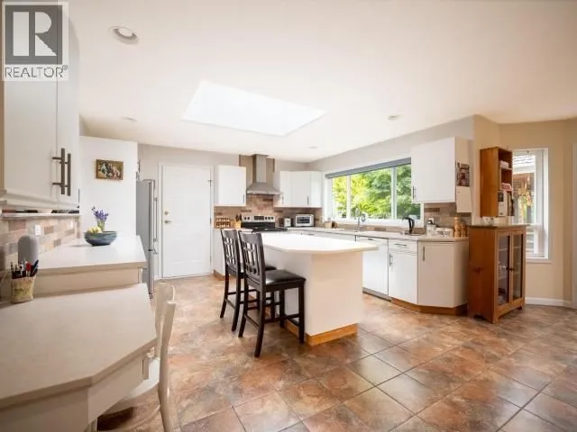 7249 FIELD STREET, Powell River 2