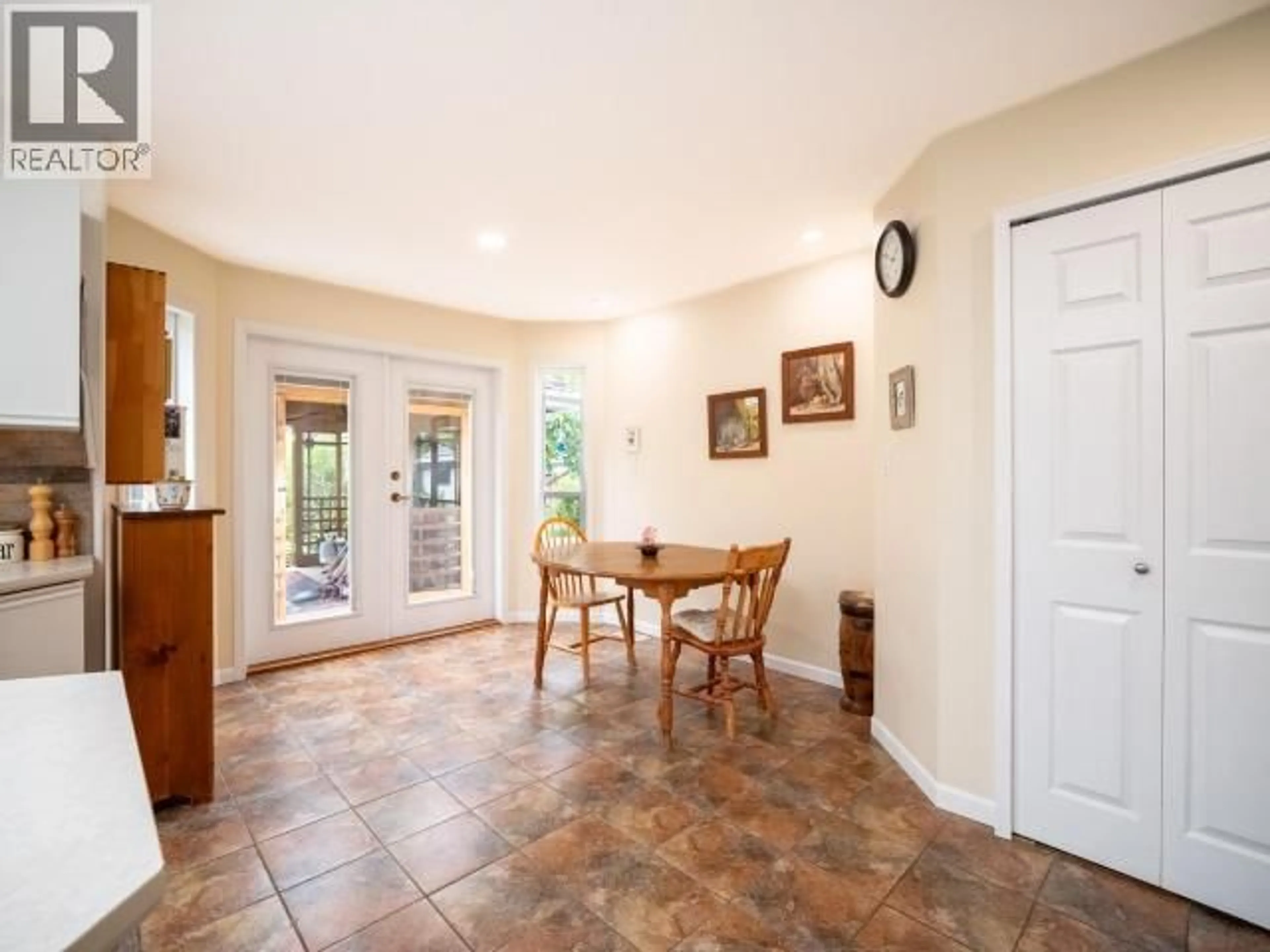Indoor entryway for 7249 FIELD STREET, Powell River British Columbia V8A5S9