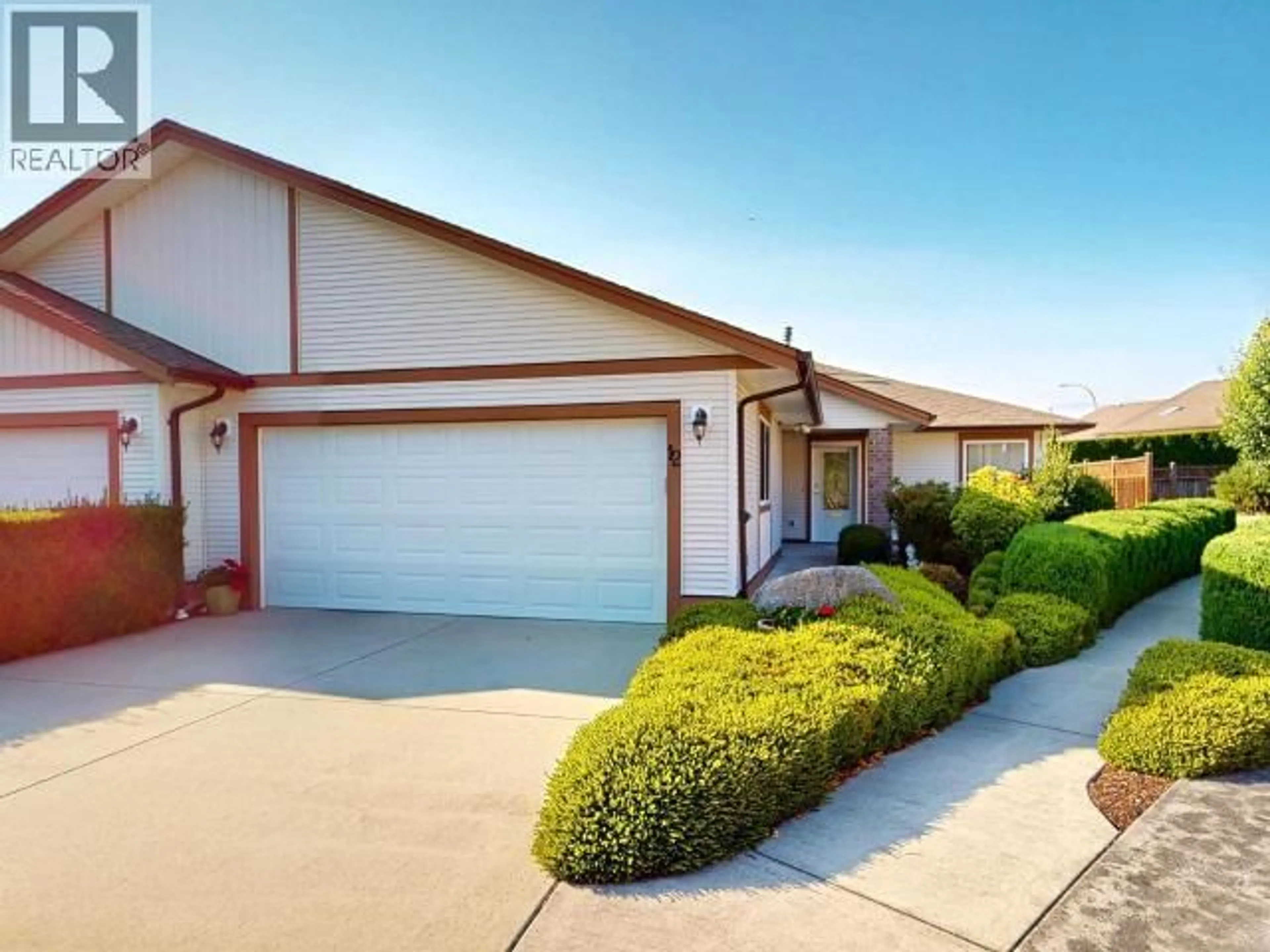 Home with vinyl exterior material, street for 12 - 4897 ONTARIO AVE, Powell River British Columbia V8A5T7