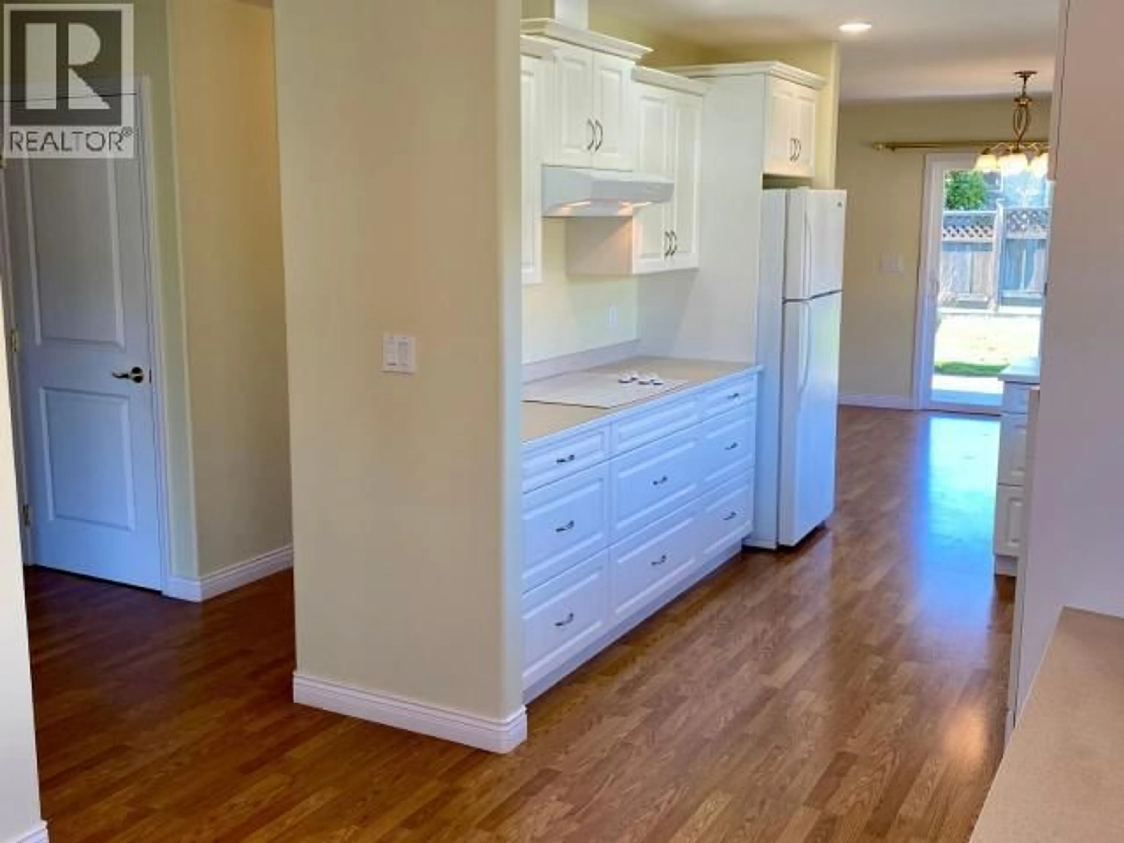 Open concept kitchen, wood/laminate floor for 12 - 4897 ONTARIO AVE, Powell River British Columbia V8A5T7