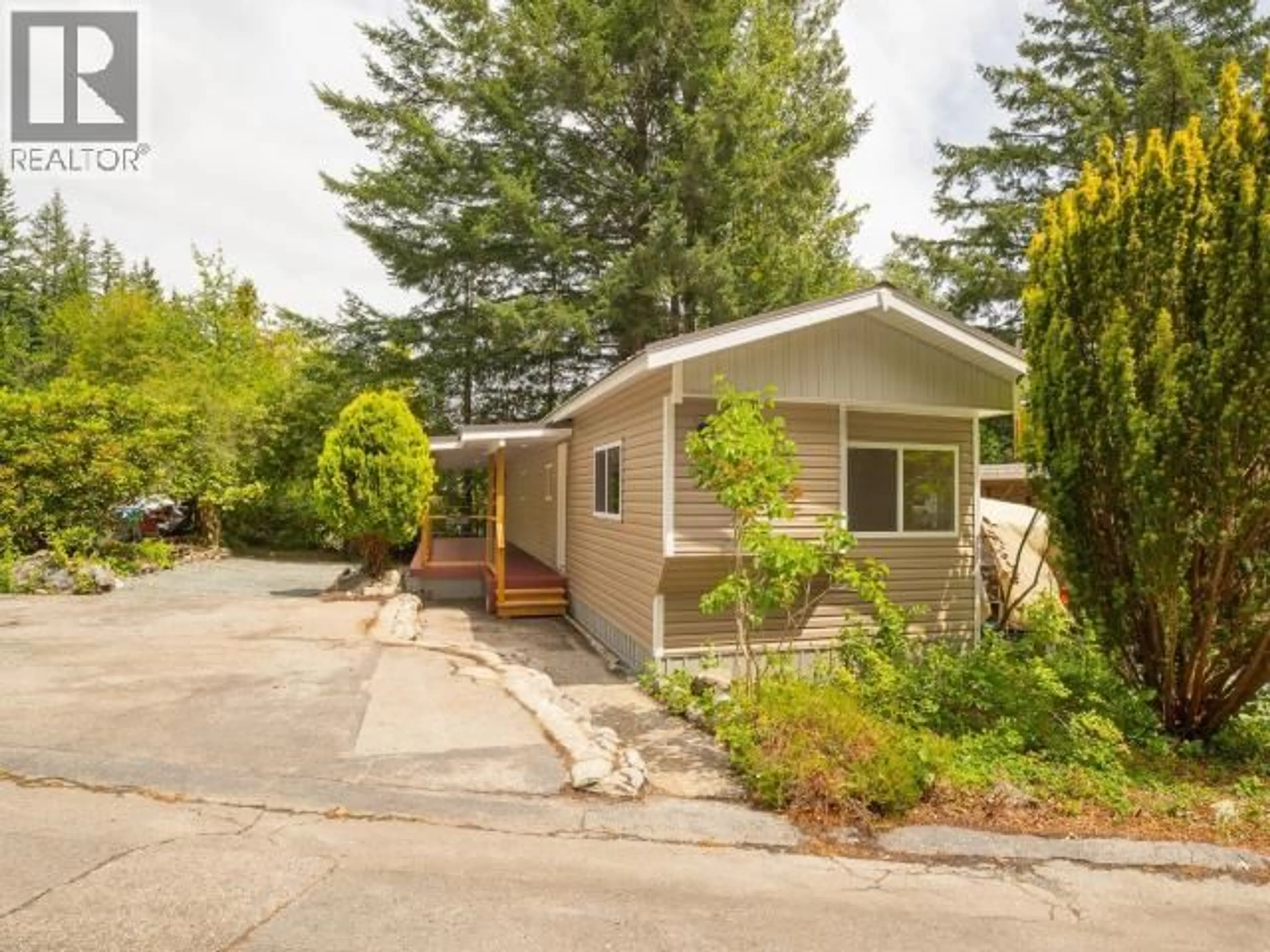 Home with vinyl exterior material, street for 36-6263 LUND, Powell River British Columbia V8A4T3