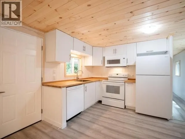 36-6263 LUND, Powell River 4