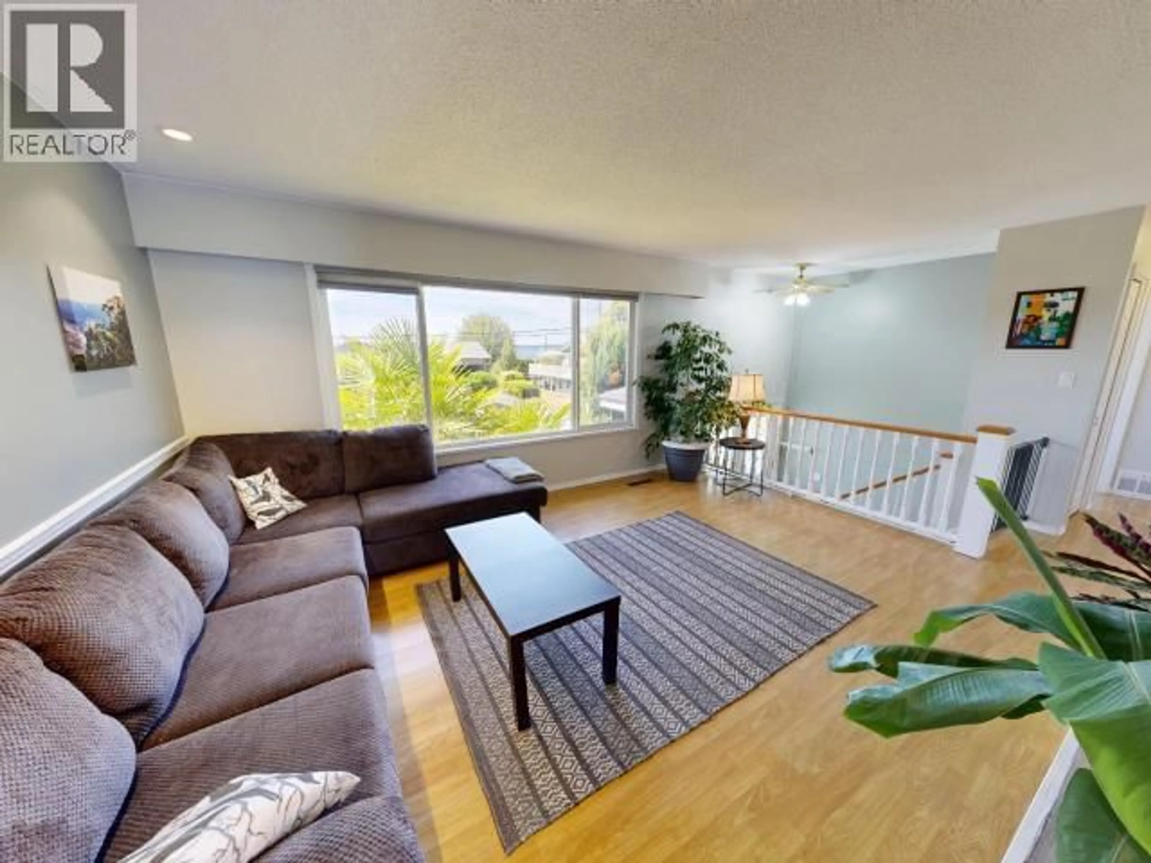 Living room with furniture, unknown for 3760 SELKIRK AVE, Powell River British Columbia