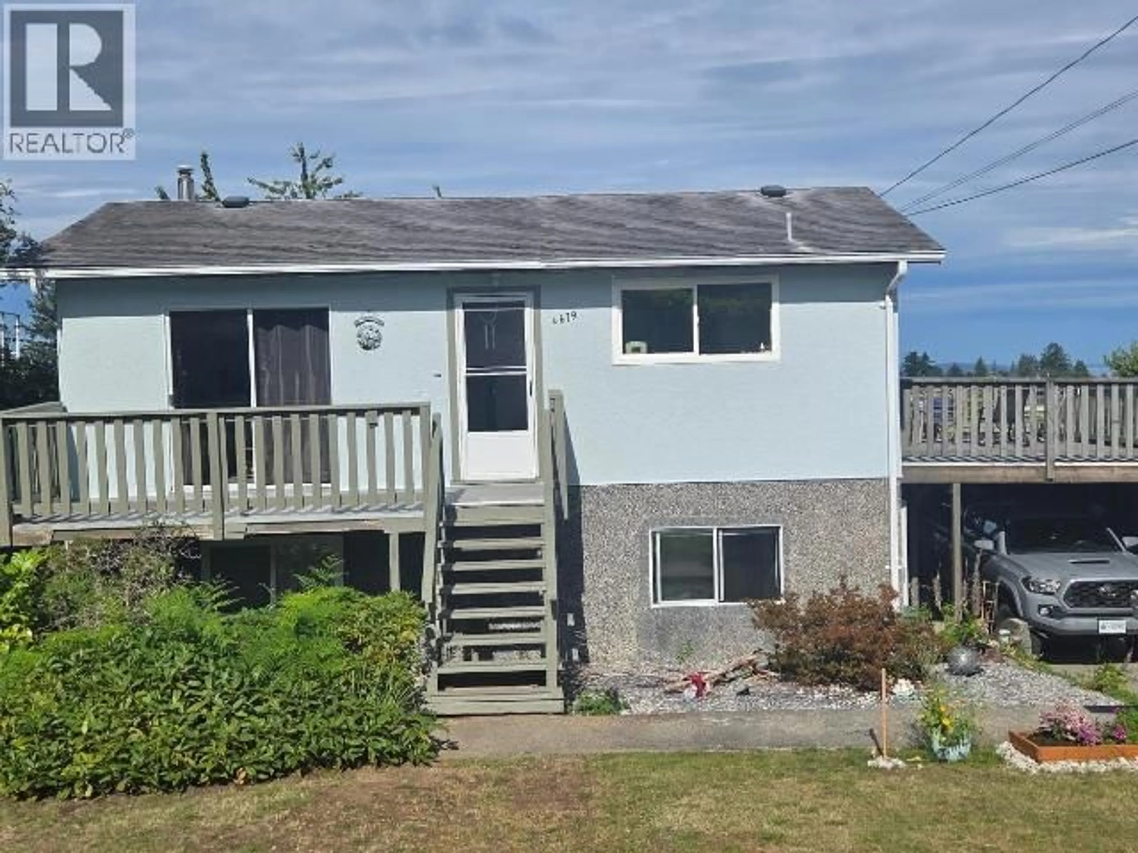A pic from outside/outdoor area/front of a property/back of a property/a pic from drone, water/lake/river/ocean view for 4679 FERNWOOD AVE, Powell River British Columbia