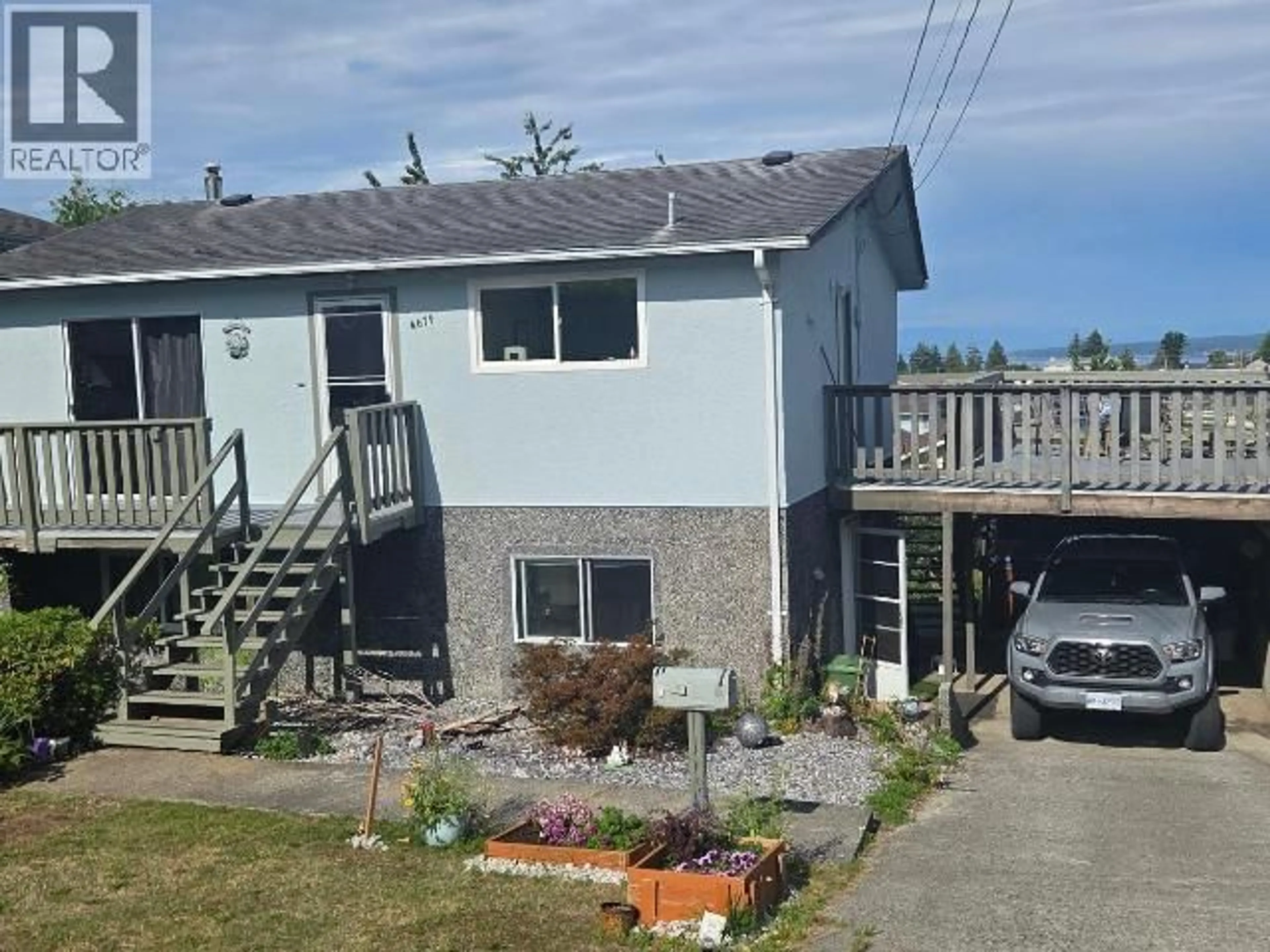 A pic from outside/outdoor area/front of a property/back of a property/a pic from drone, unknown for 4679 FERNWOOD AVE, Powell River British Columbia