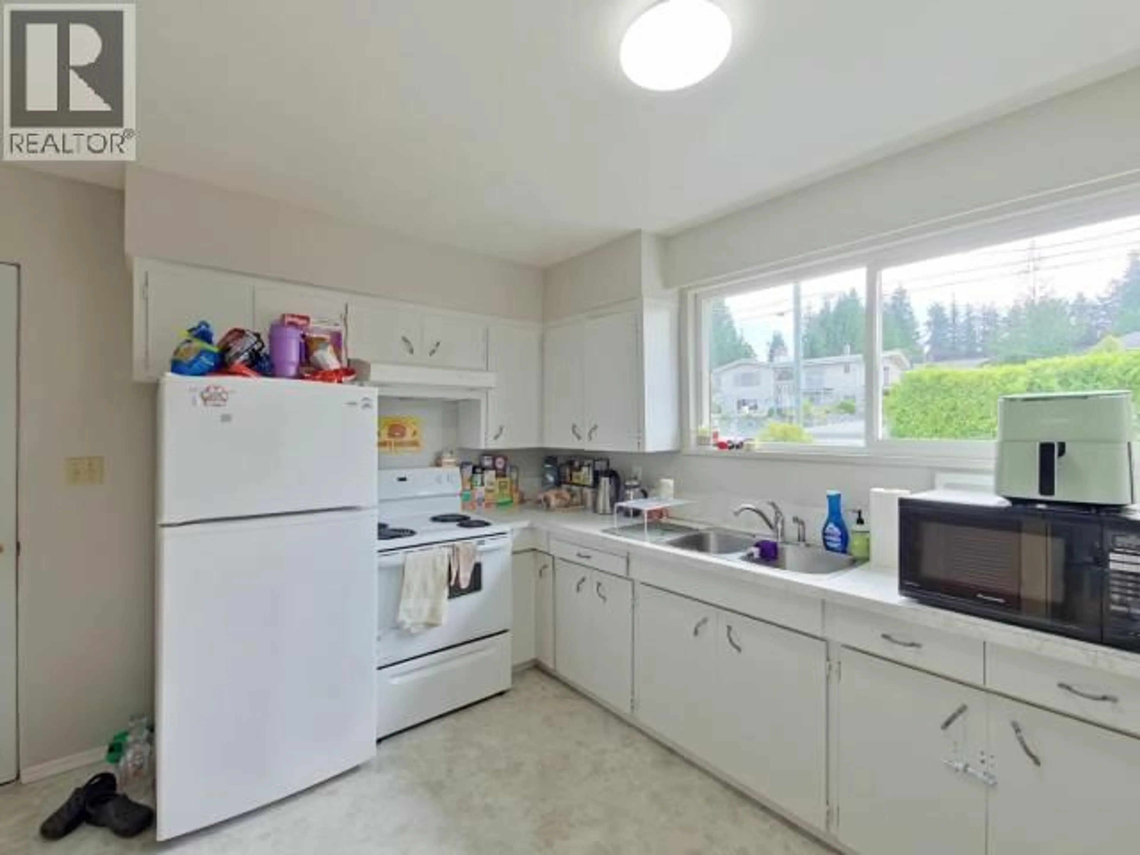 Standard kitchen, unknown for 4679 FERNWOOD AVE, Powell River British Columbia