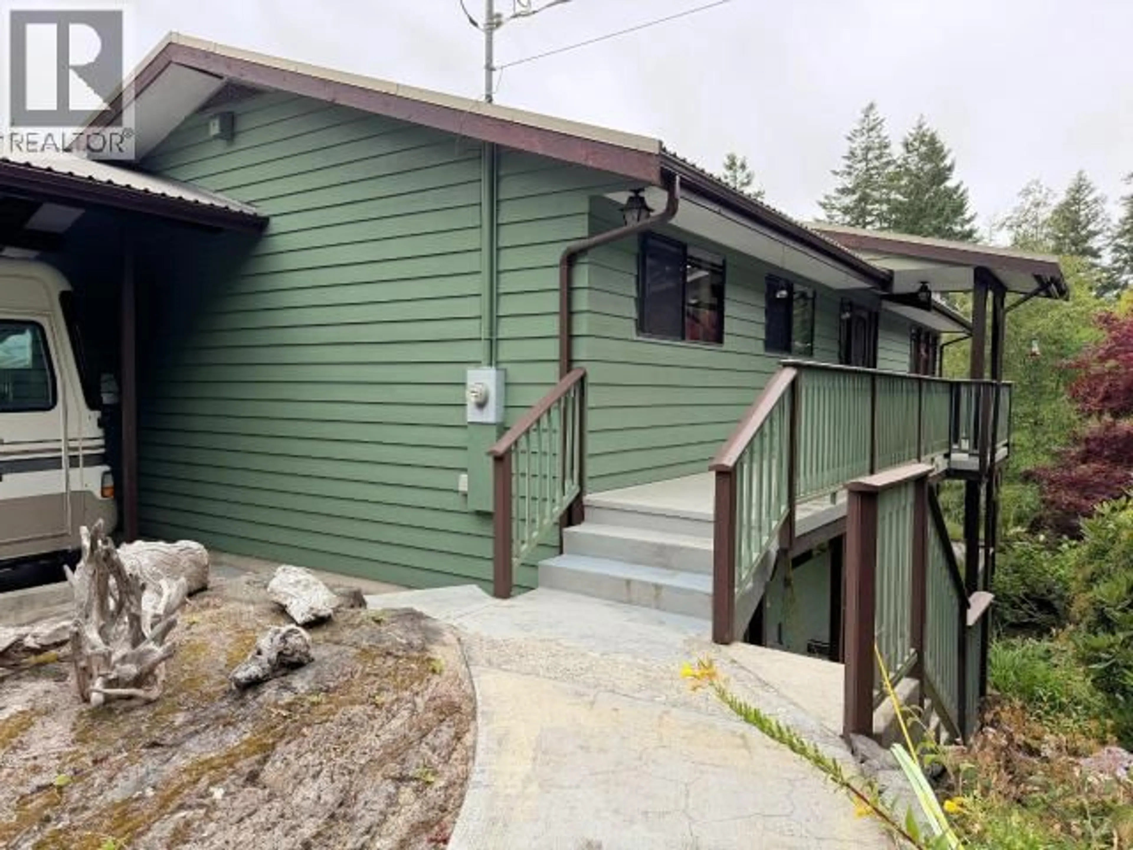 Home with vinyl exterior material, unknown for 9573 LARSON ROAD, Powell River British Columbia V0N2G0