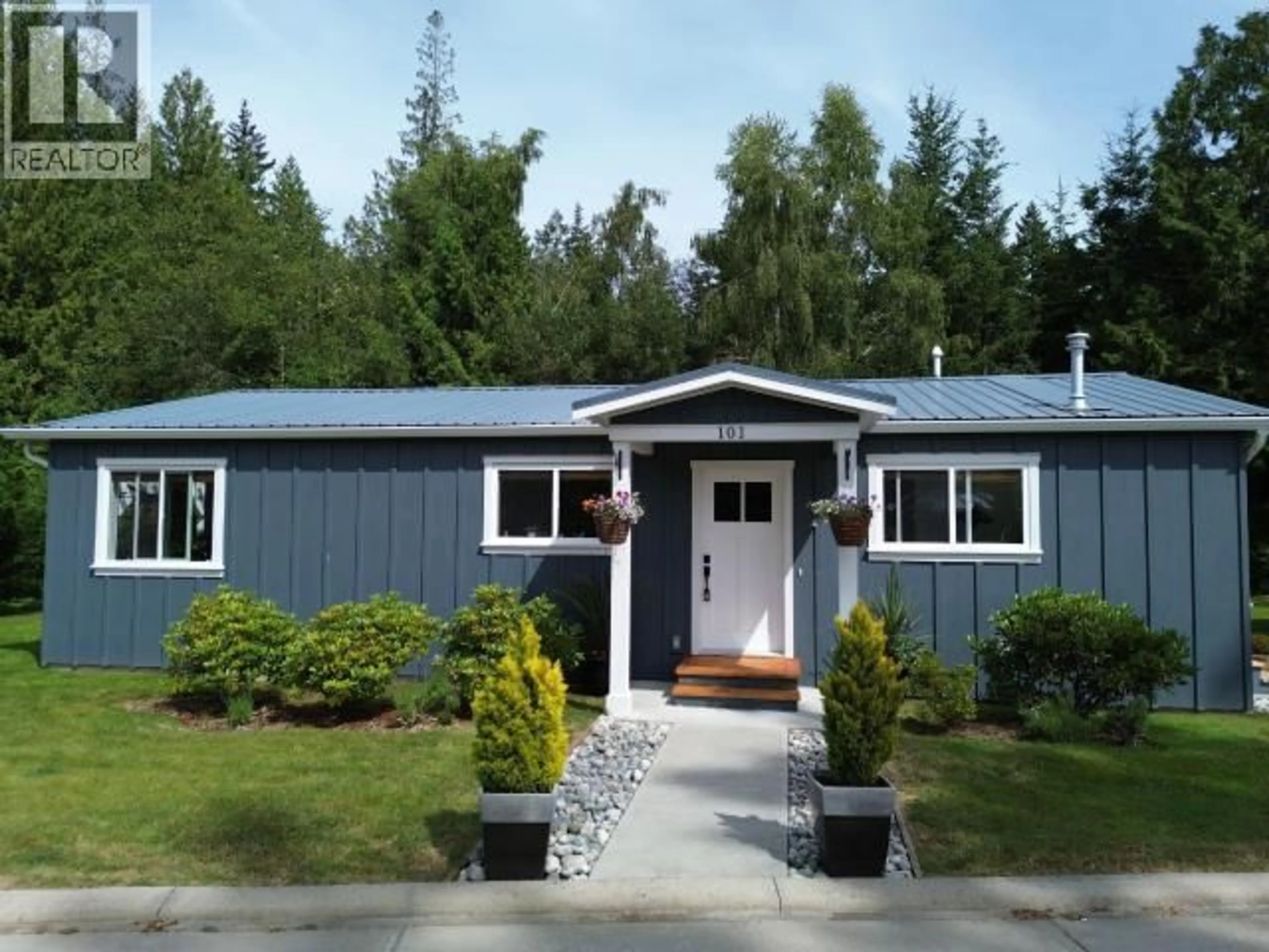 Home with vinyl exterior material, street for 101 - 7440 NOOTKA STREET, Powell River British Columbia V8A0P8