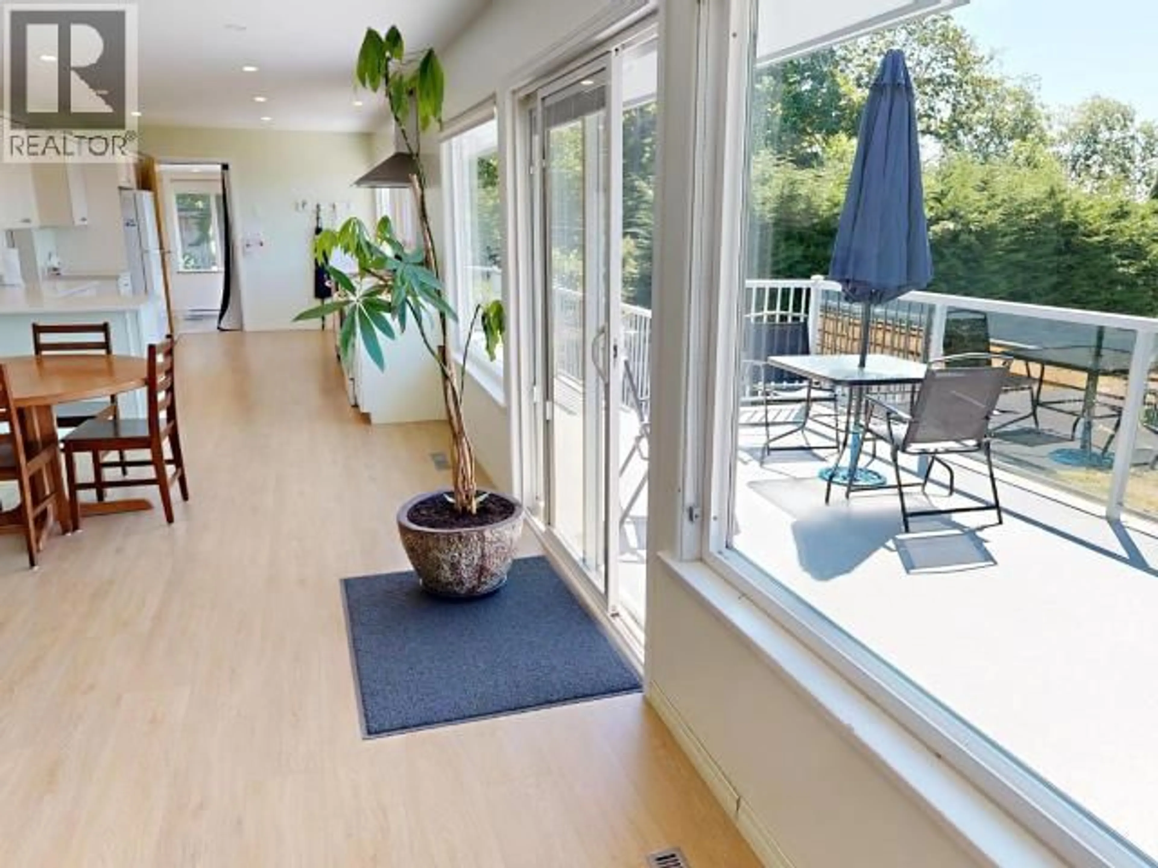 Indoor foyer for 9449 STITTLE ROAD, Powell River British Columbia