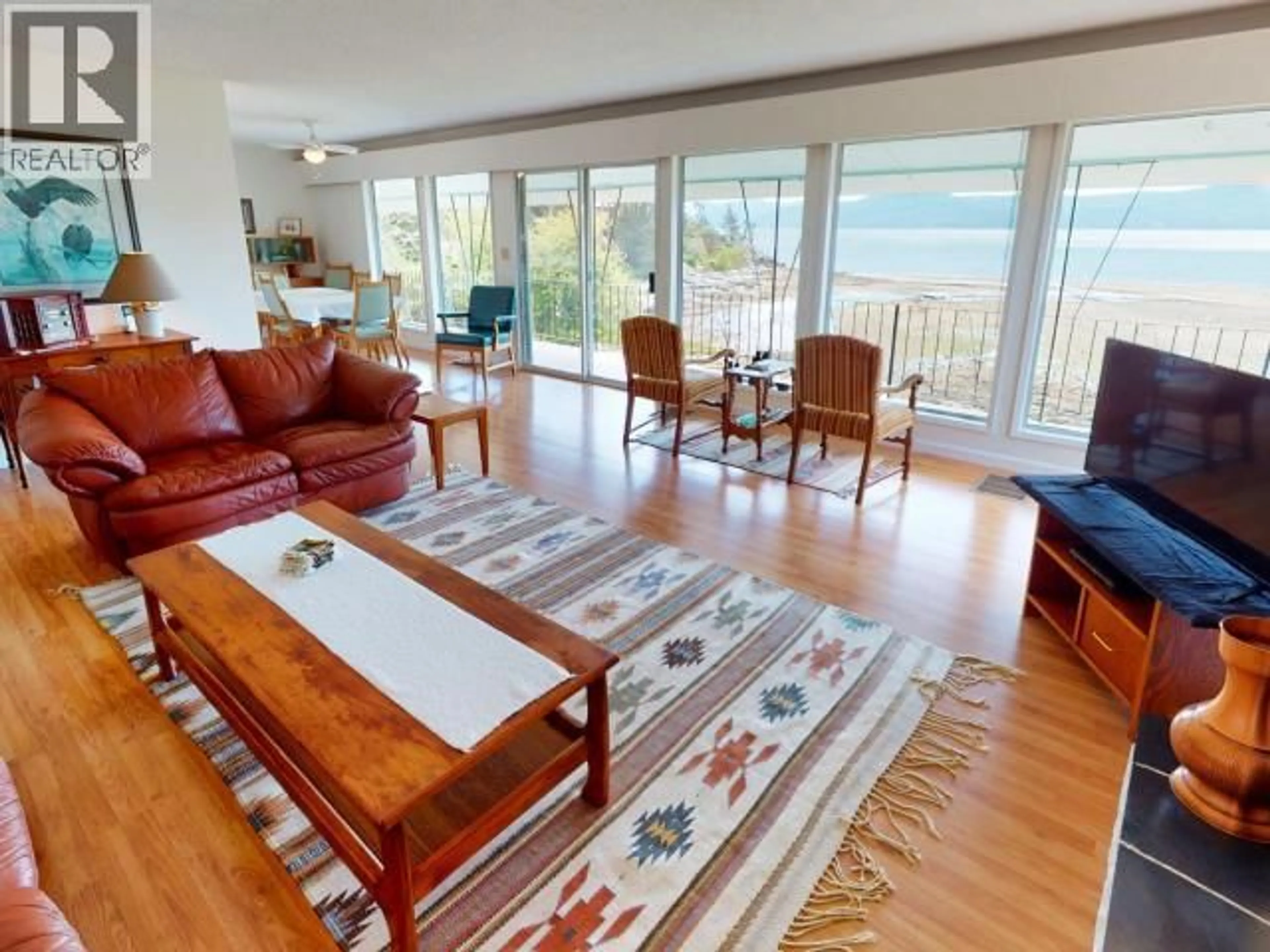 Living room with furniture, wood/laminate floor for 2246 PHILLIPS ROAD, Powell River British Columbia V8A0L6