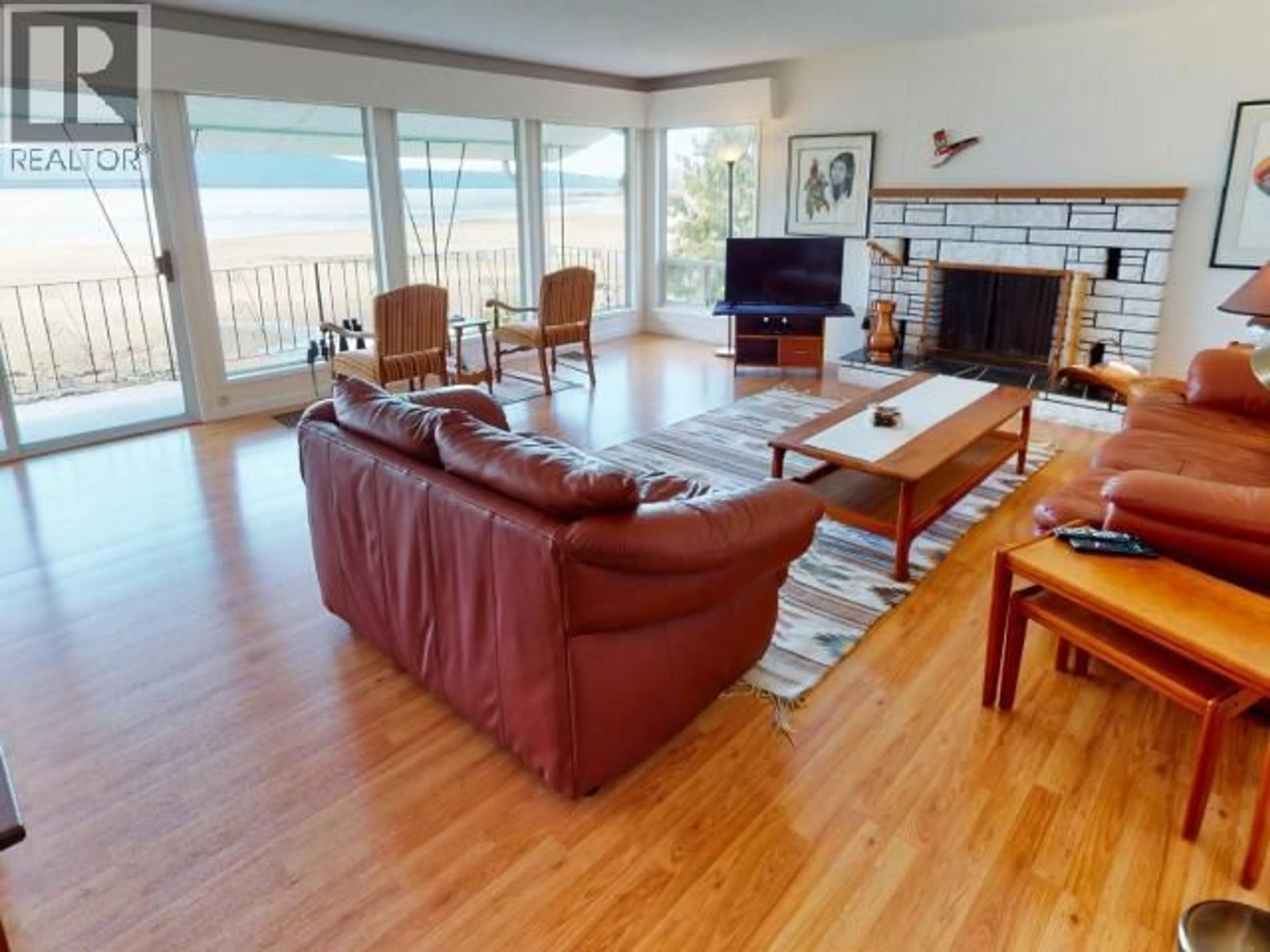Living room with furniture, wood/laminate floor for 2246 PHILLIPS ROAD, Powell River British Columbia V8A0L6