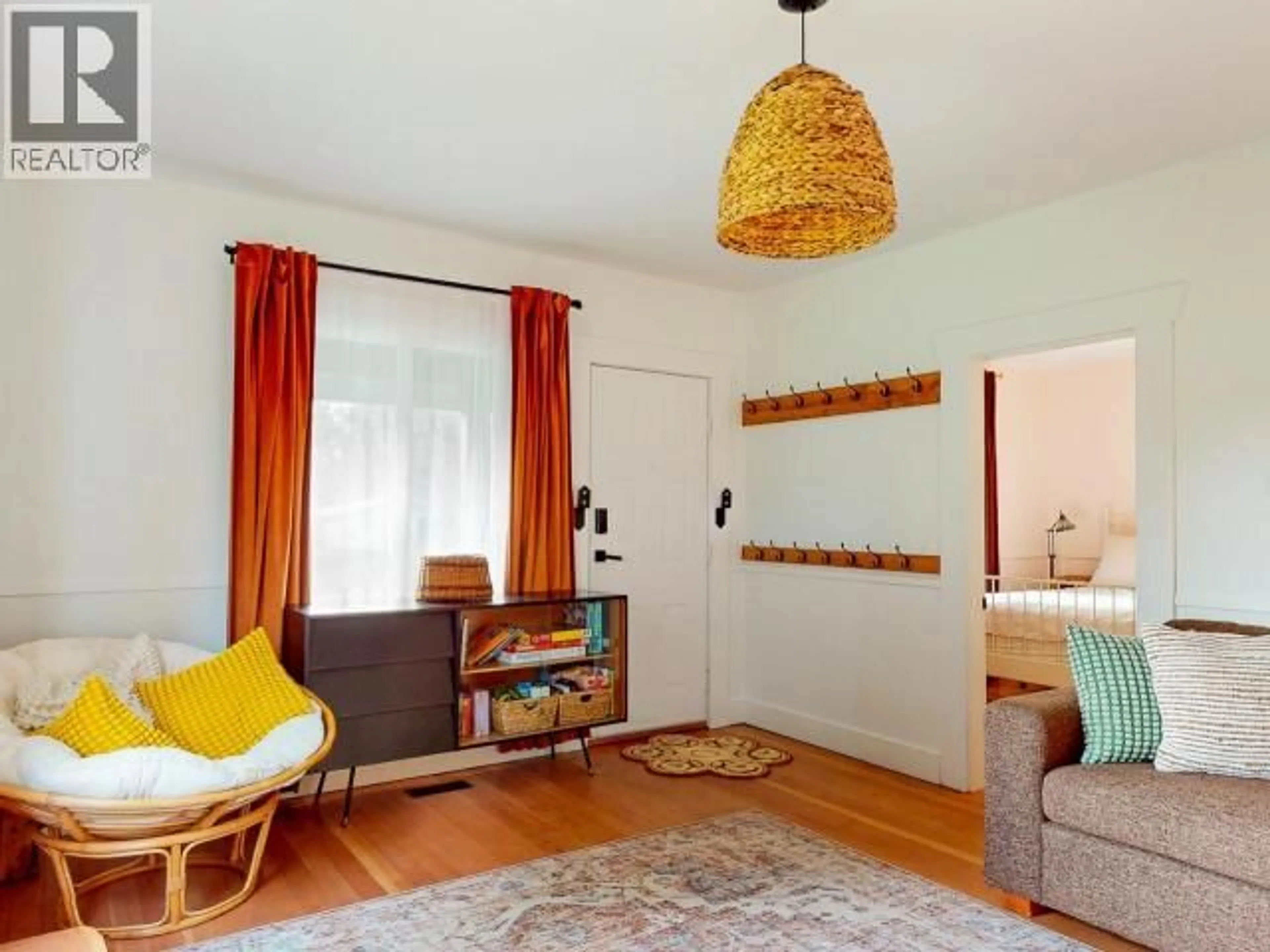 Living room with furniture, wood/laminate floor for 5875 FRASER STREET, Powell River British Columbia V8A4T6