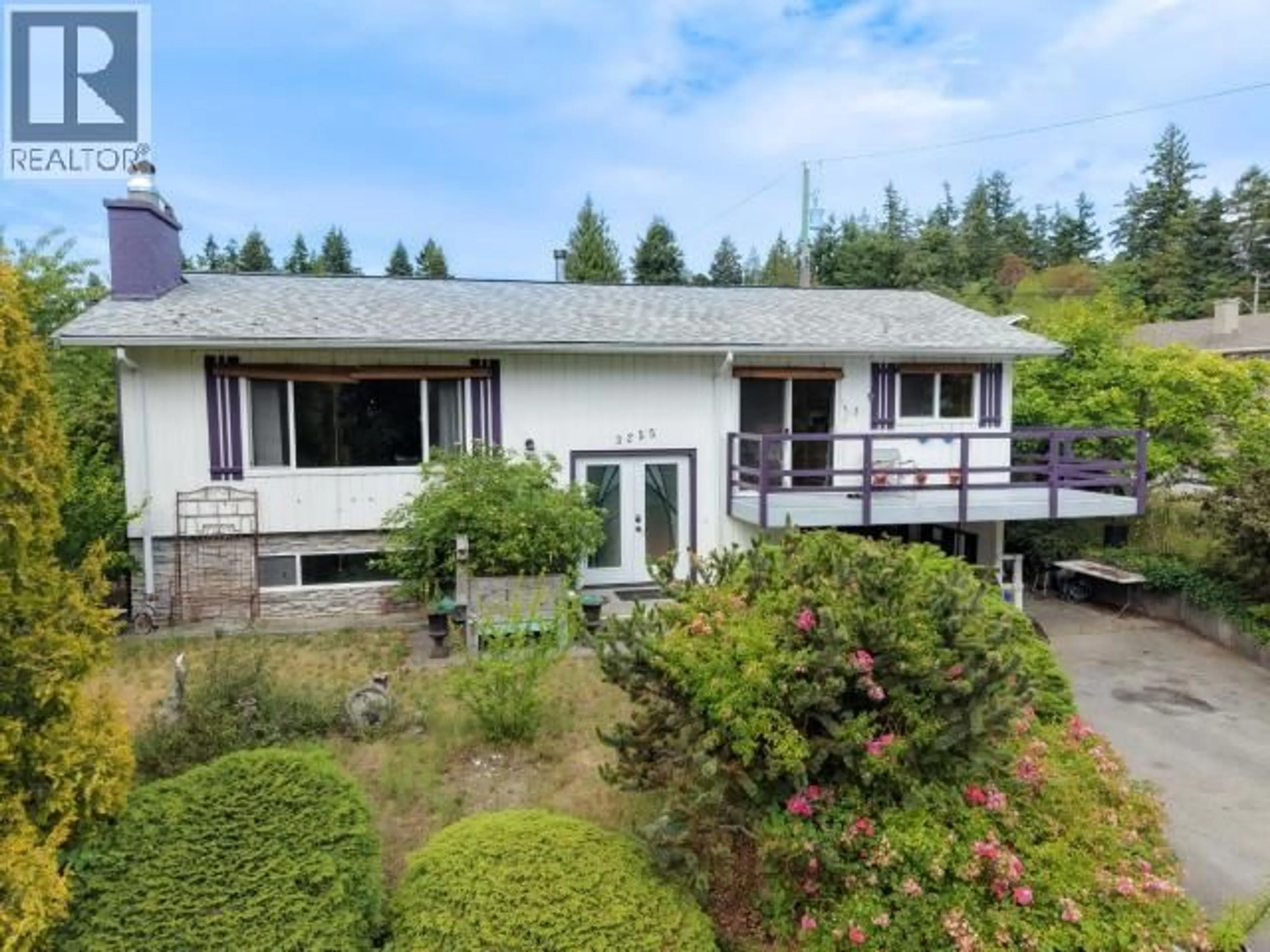 A pic from outside/outdoor area/front of a property/back of a property/a pic from drone, unknown for 3255 KOOTENAY PLACE, Powell River British Columbia V8A1A7