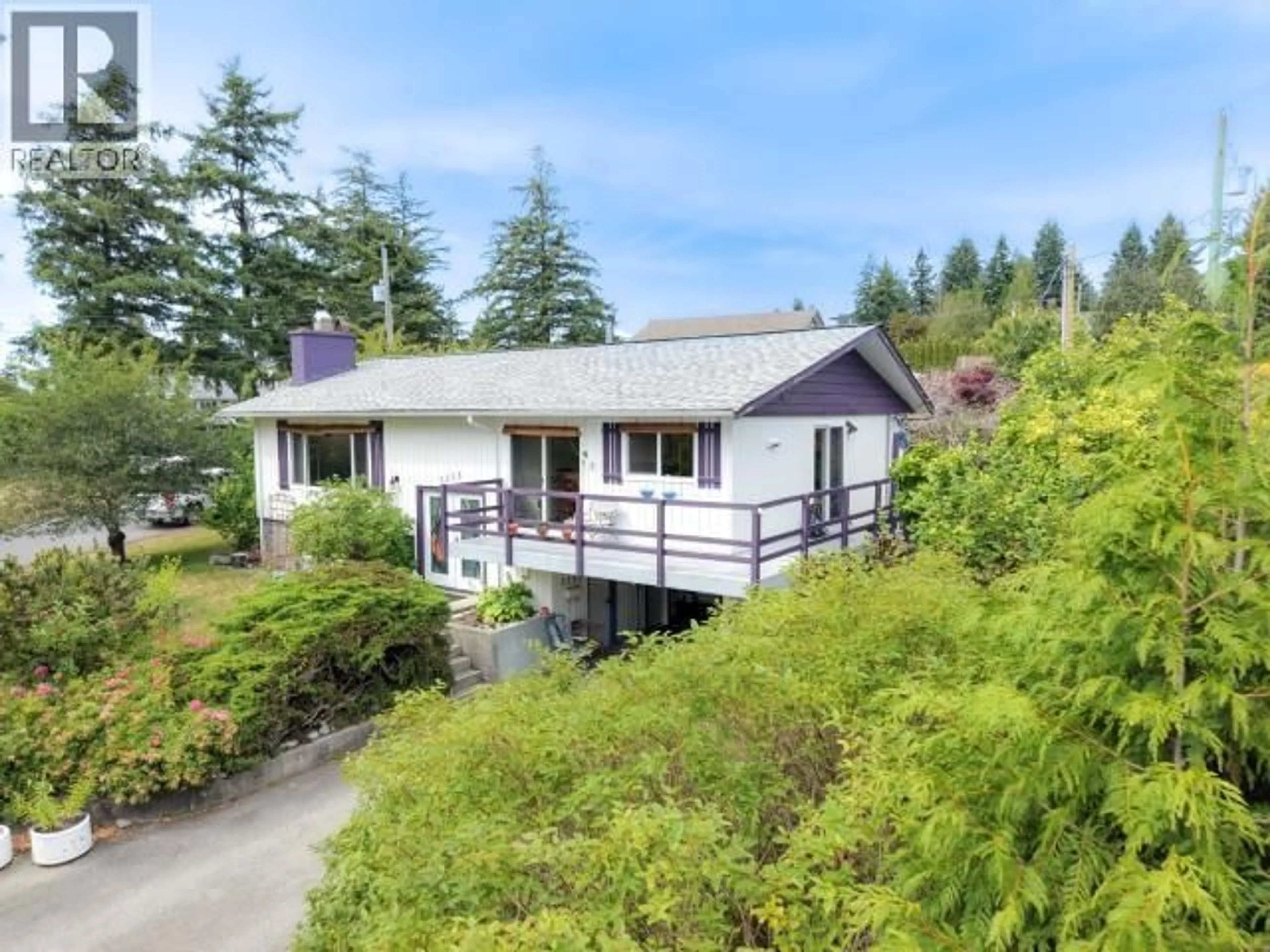 A pic from outside/outdoor area/front of a property/back of a property/a pic from drone, unknown for 3255 KOOTENAY PLACE, Powell River British Columbia V8A1A7