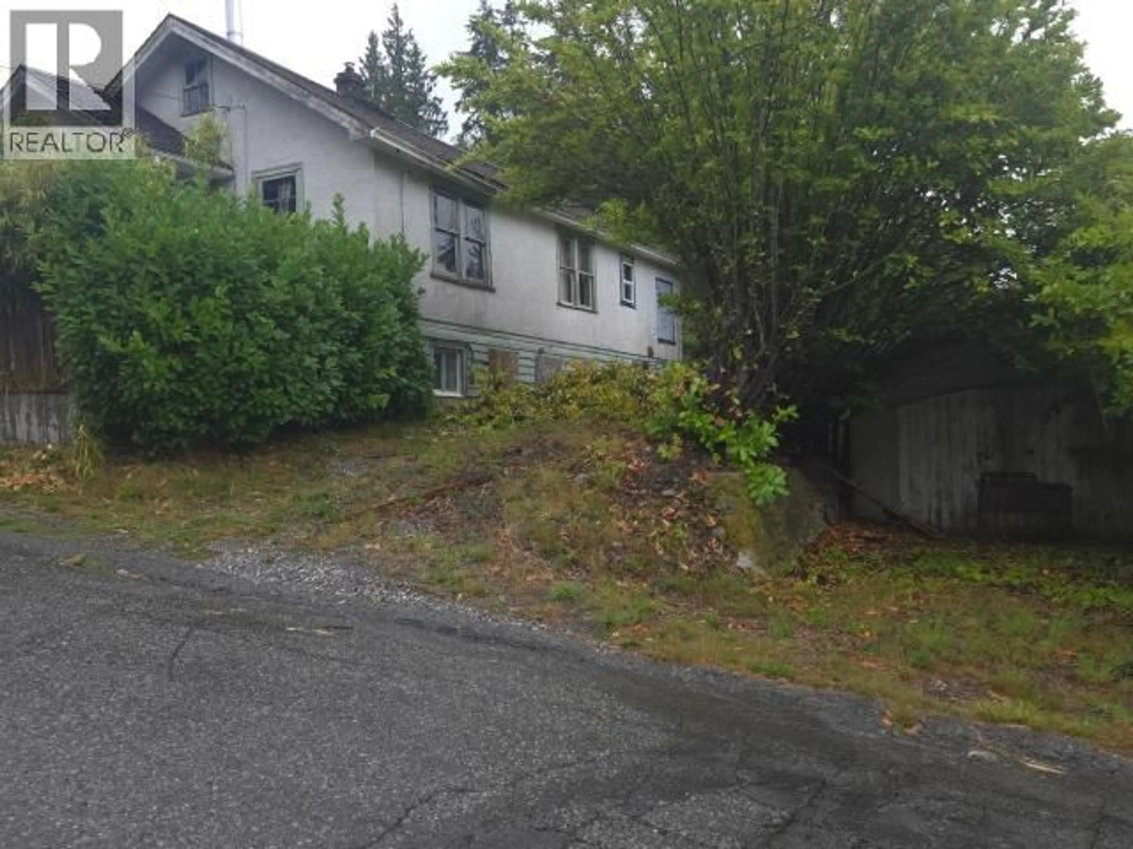 A pic from outside/outdoor area/front of a property/back of a property/a pic from drone, street for 6889 DRAKE STREET, Powell River British Columbia V8A3Y3
