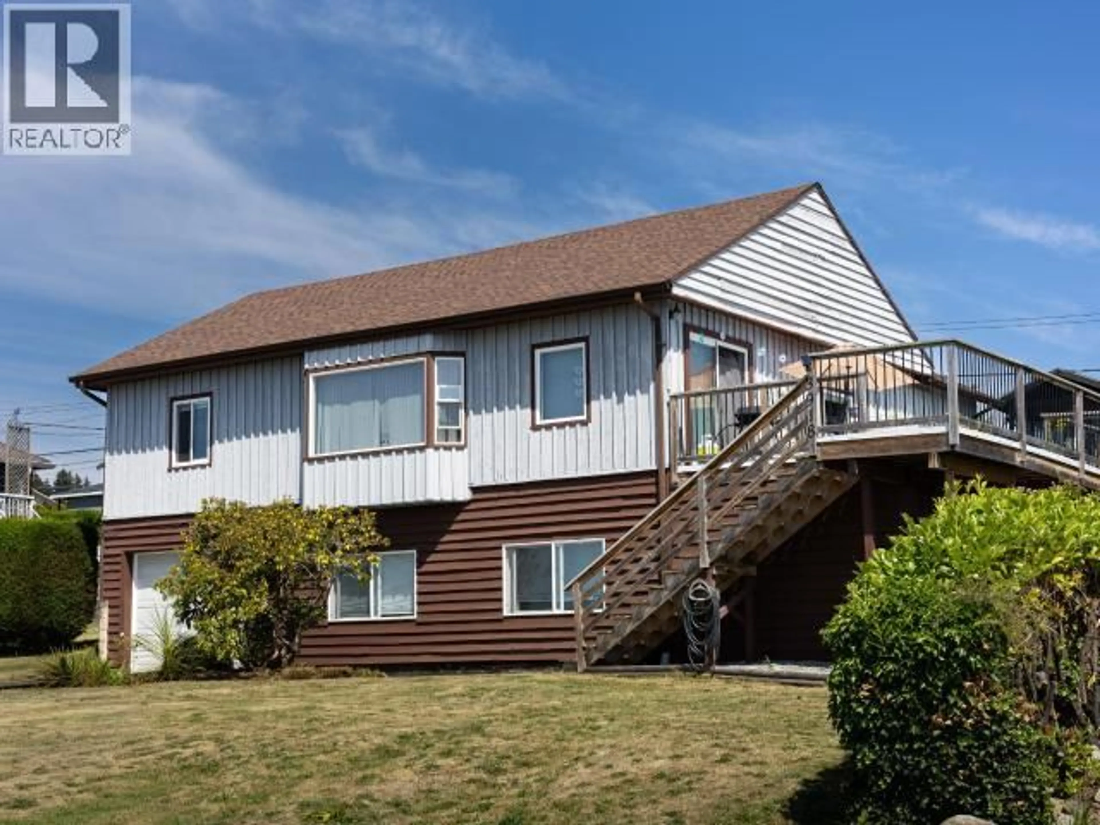 Home with vinyl exterior material, unknown for 3918 GORDON AVE, Powell River British Columbia V8A2T7